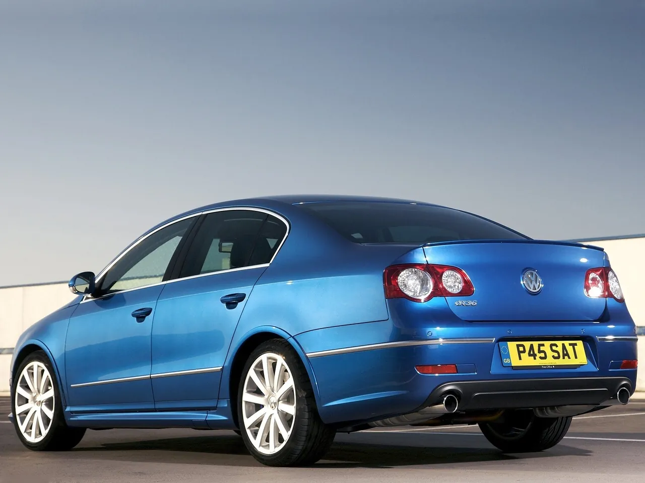 Volkswagen Passat R36 (2007) - Rear Three-Quarter