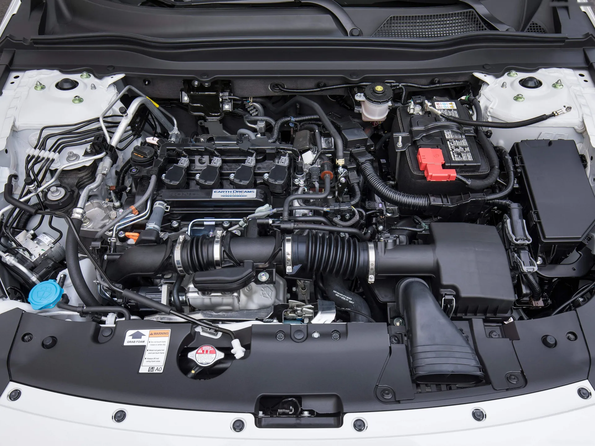 Honda Accord (2018) – motorový prostor