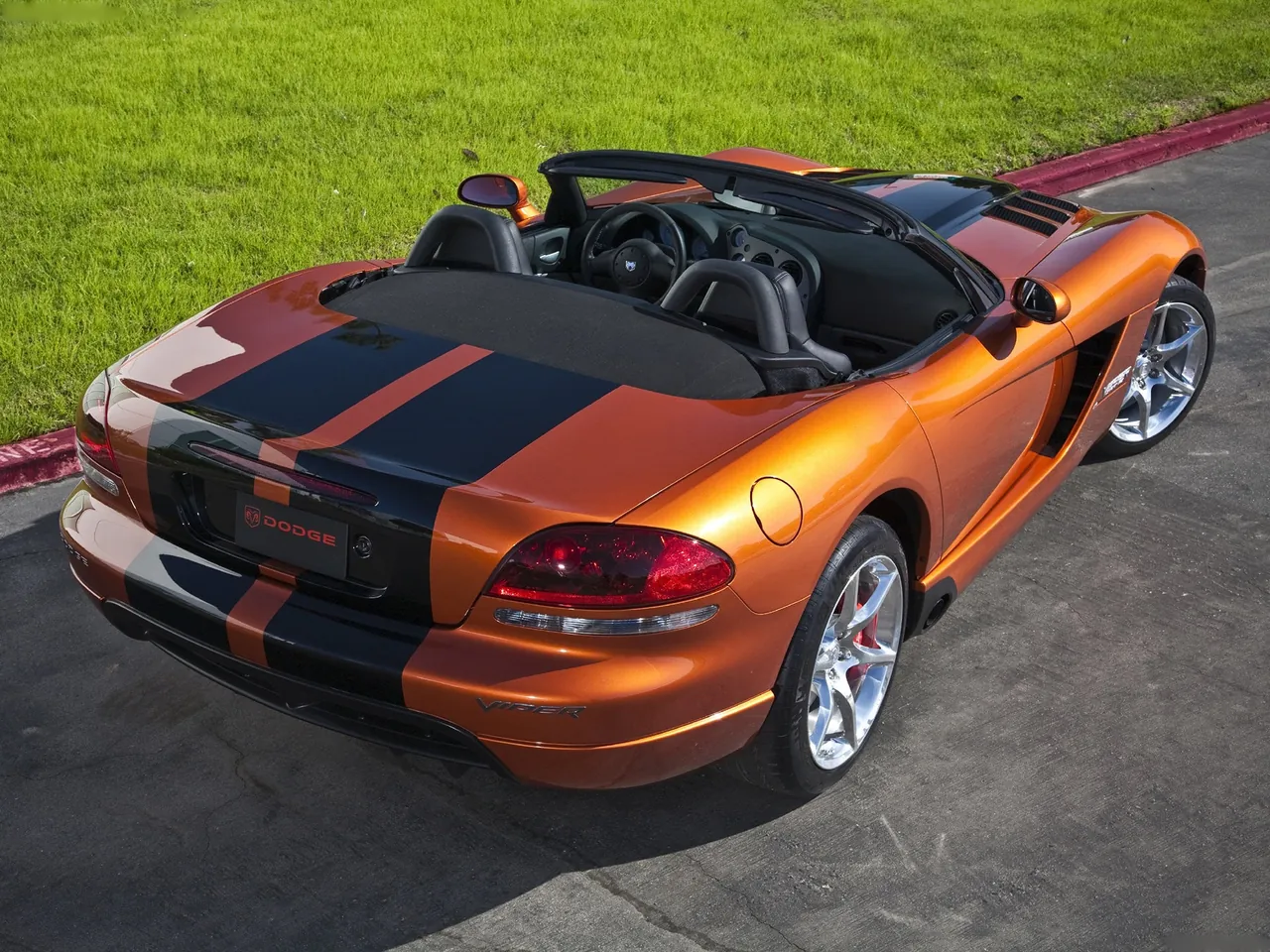 Dodge Viper SRT10 (2010) – zadní tříčtvrteční pohled