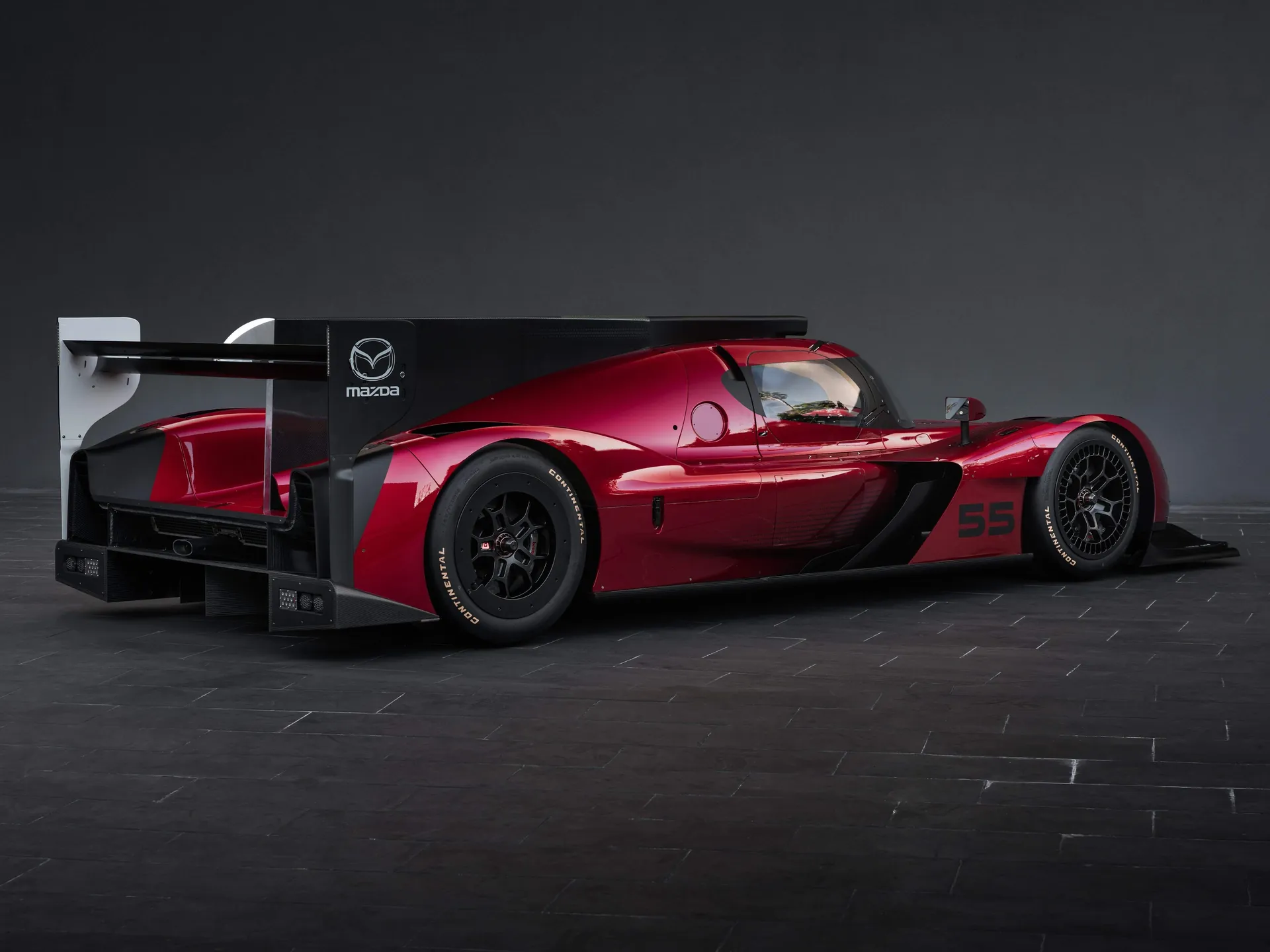 Mazda RT24-P Racecar (2017) – zadní tříčtvrteční pohled