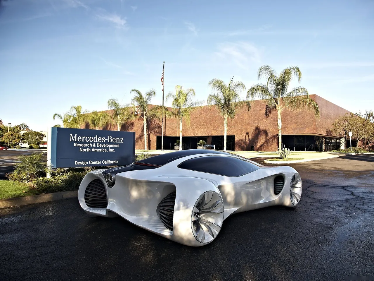 Mercedes-Benz Biome Concept (2010) - Rear Three-Quarter