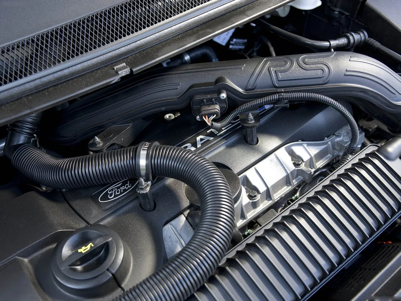 Ford Focus RS (2009) – motorový prostor