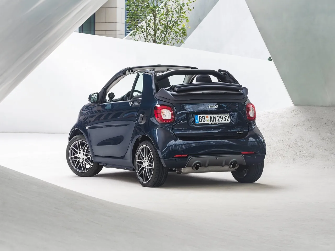 Brabus Smart fortwo Cabrio (2017) – zadní tříčtvrteční pohled