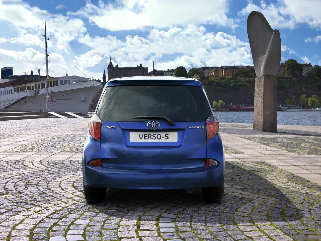 Toyota Verso-S (2012) – zezadu