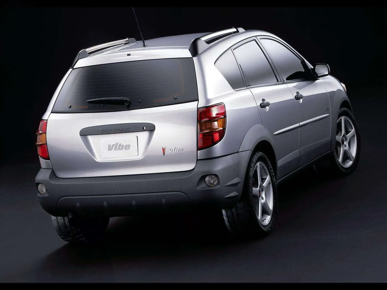 Pontiac Vibe (2001) – zadní tříčtvrteční pohled