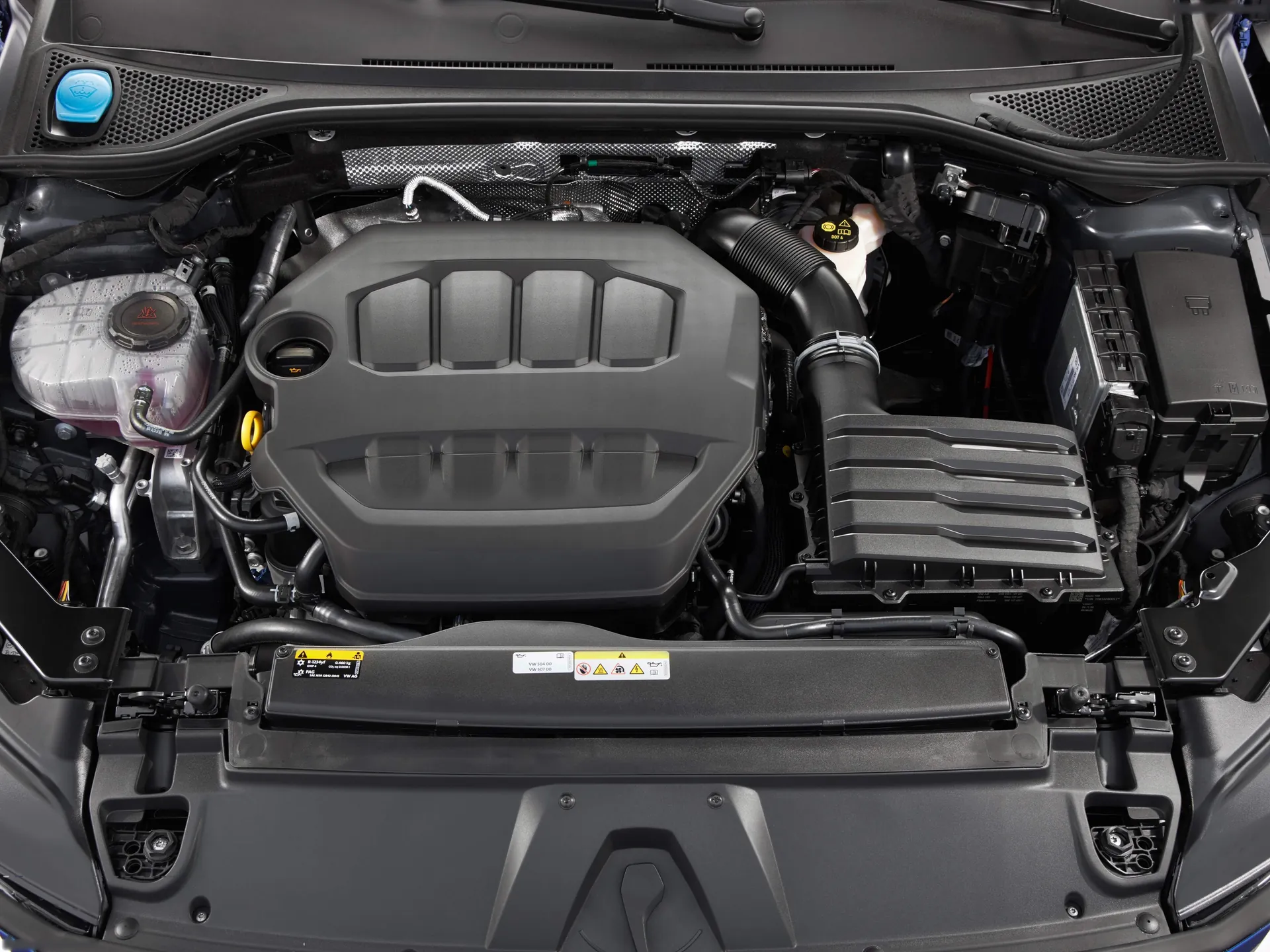 Volkswagen Arteon Shooting Brake R (2021) – motorový prostor