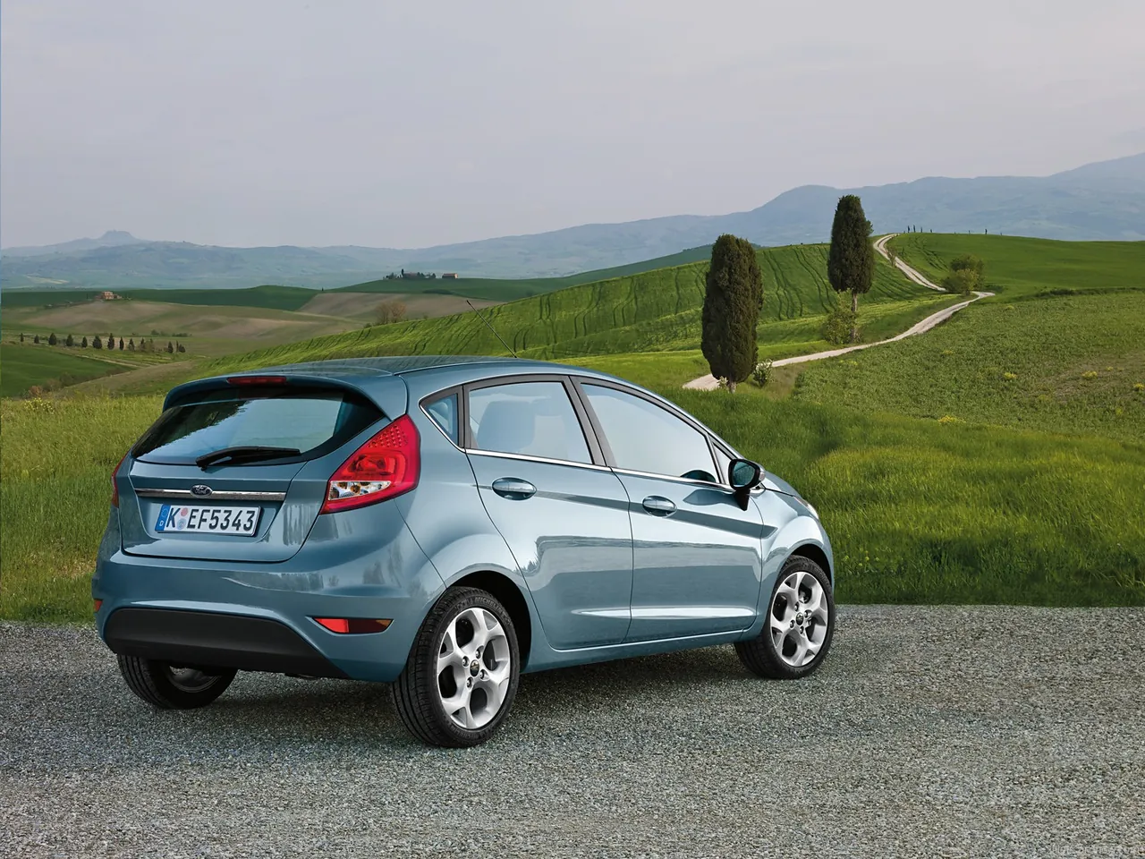 Ford Fiesta 5-door (2009) – zadní tříčtvrteční pohled