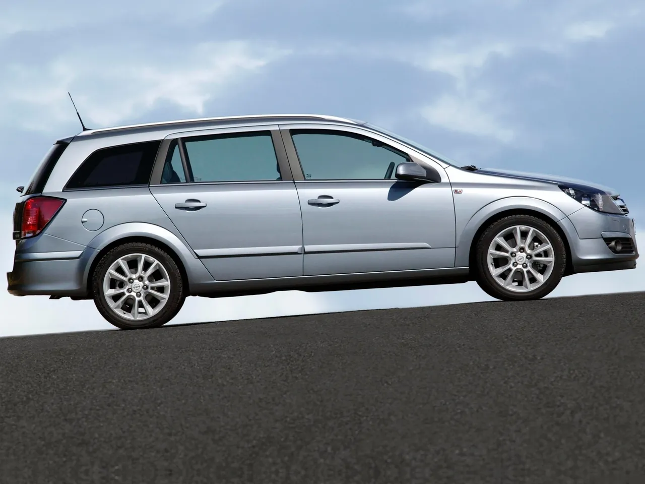 Opel Astra Station Wagon (2004) – boční profil