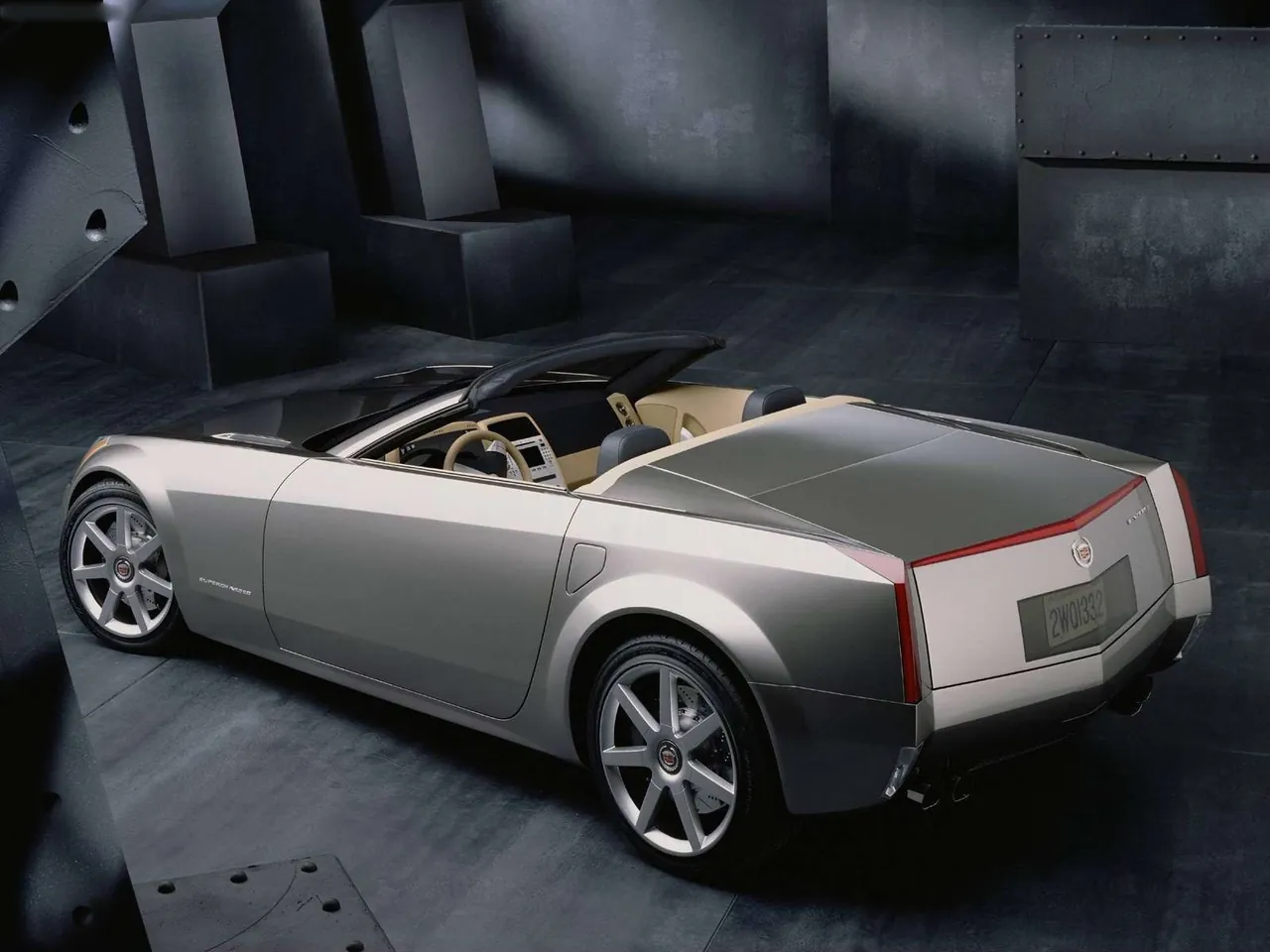 Cadillac Evoq Concept (1999) – zadní tříčtvrteční pohled