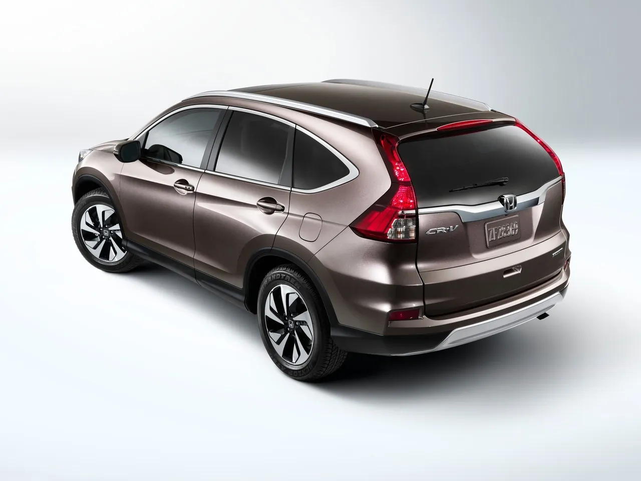 Honda CR-V (2015) – zadní tříčtvrteční pohled