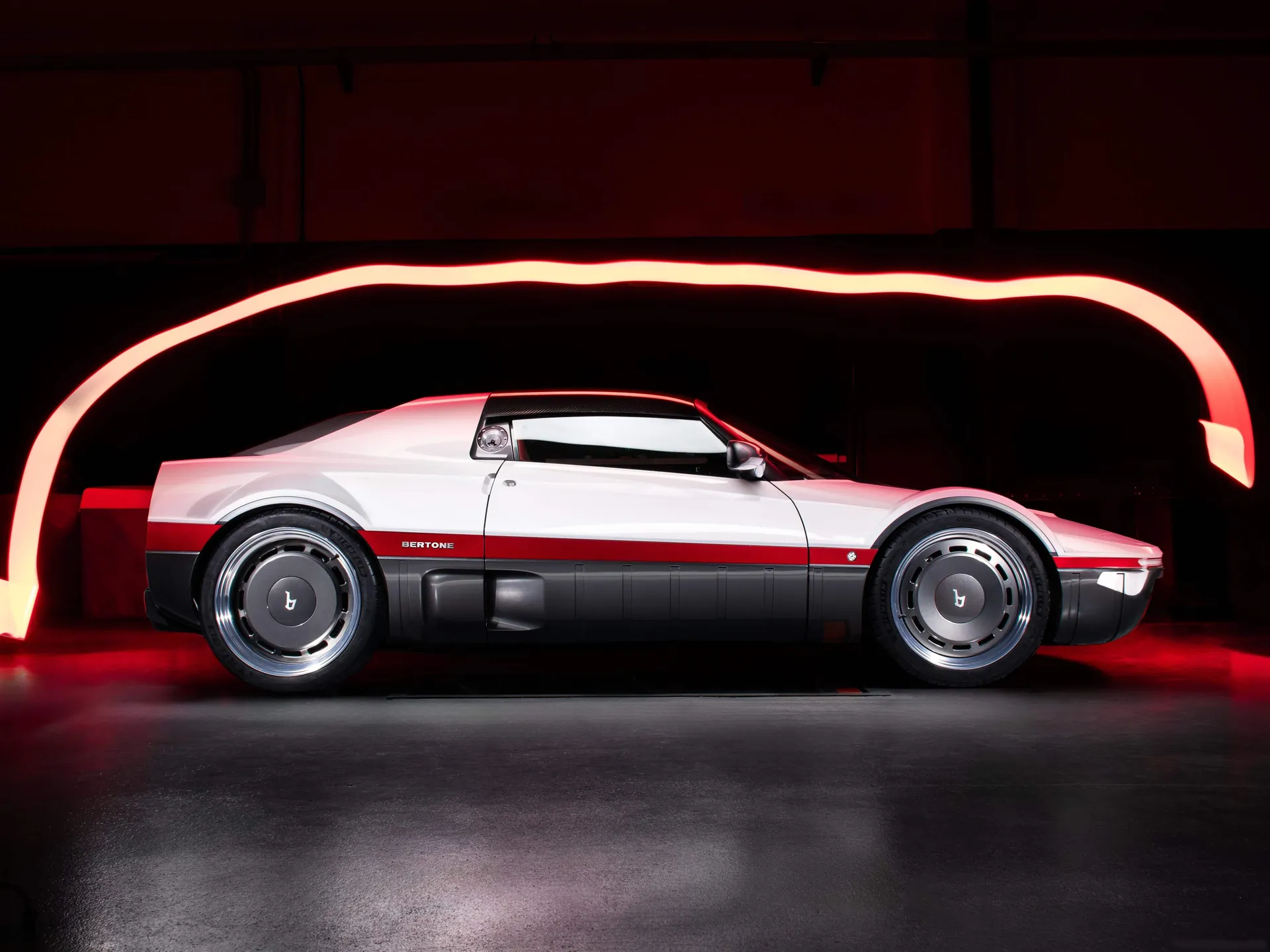Bertone Runabout (2026) – boční profil