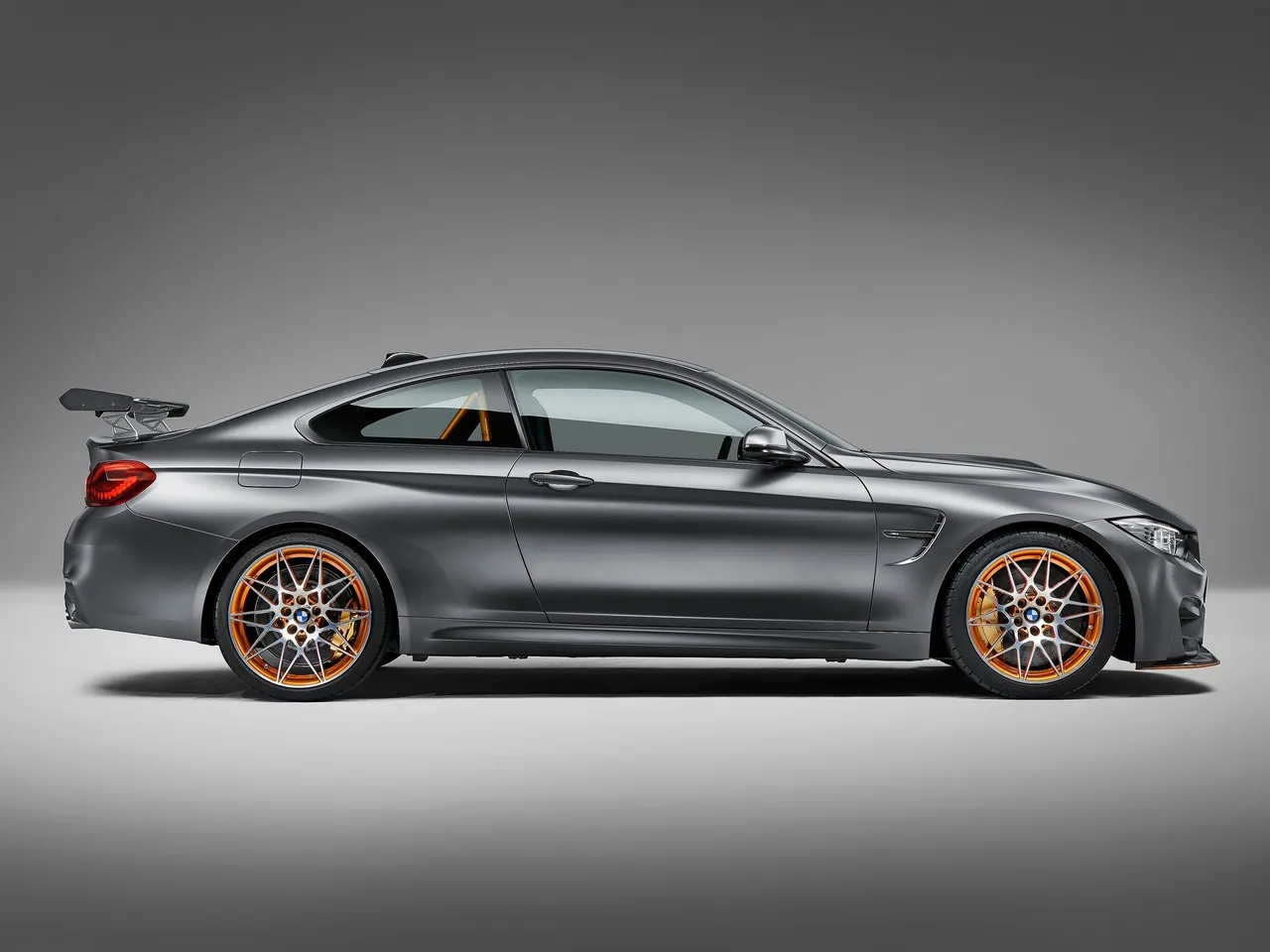 BMW M4 GTS (2016) – boční profil