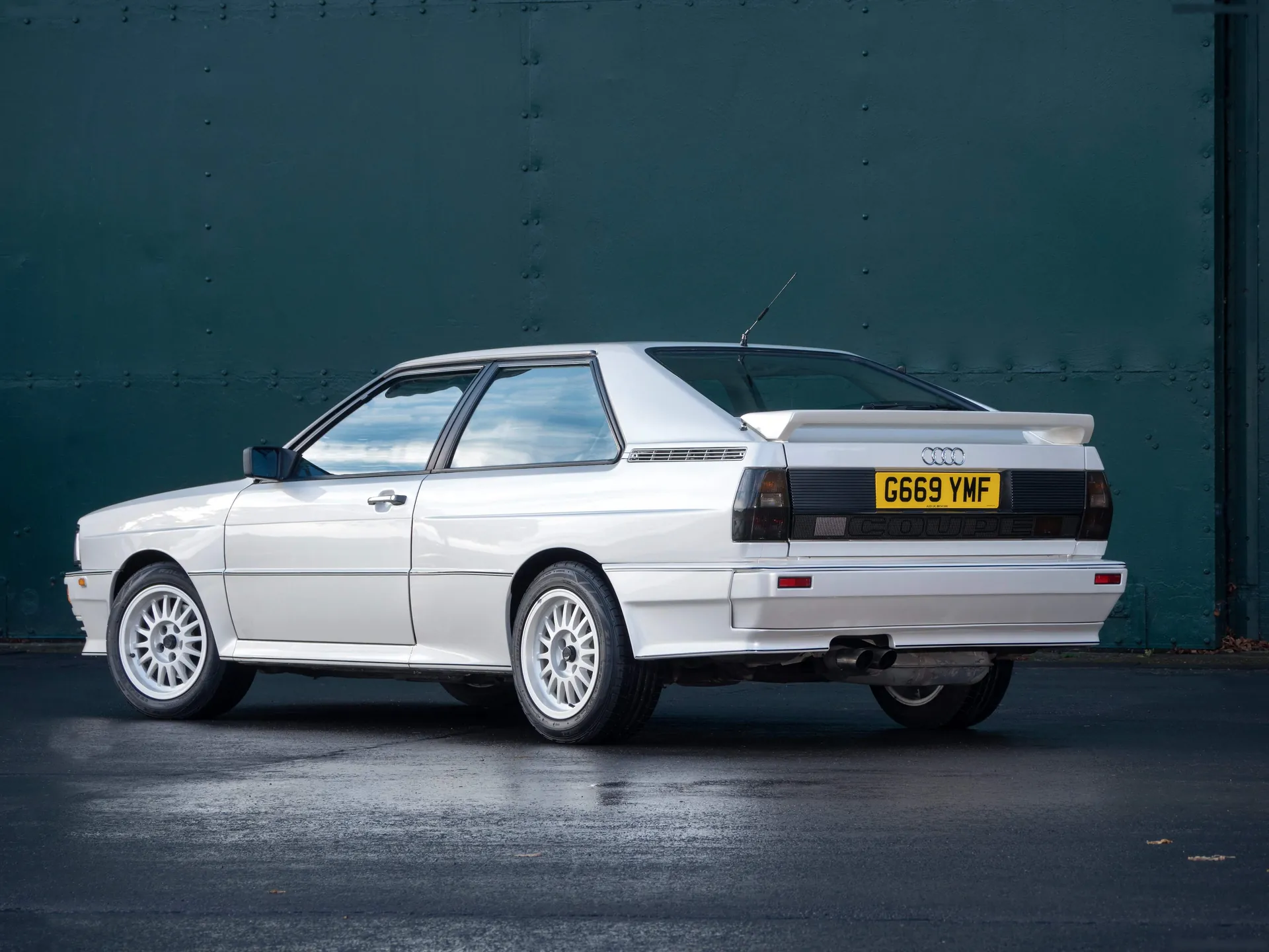 Audi quattro (1988) – zadní tříčtvrteční pohled