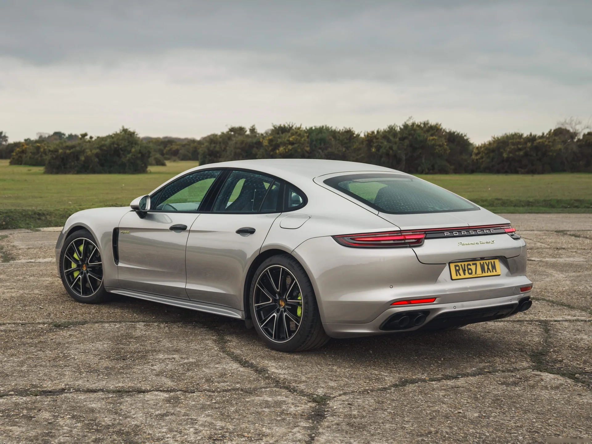 Porsche Panamera Turbo S E-Hybrid (2018) – zadní tříčtvrteční pohled