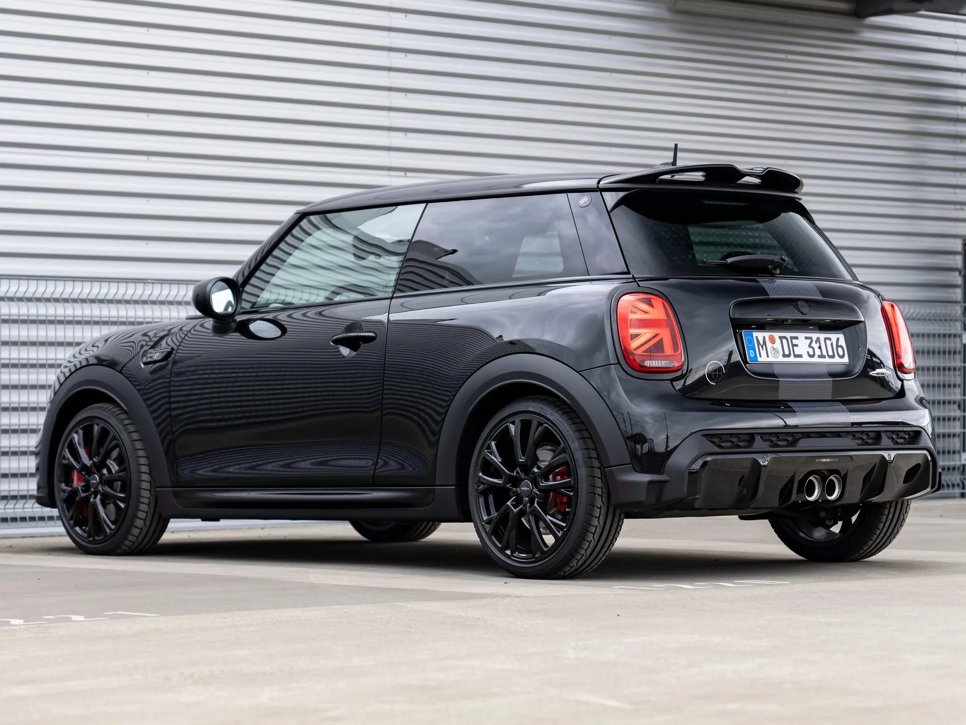 Mini John Cooper Works 1to6 Edition (2023) – zadní tříčtvrteční pohled