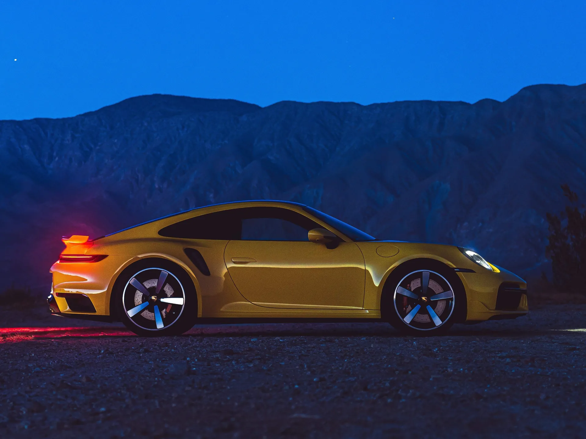 Porsche 911 Turbo (2021) - Side Profile