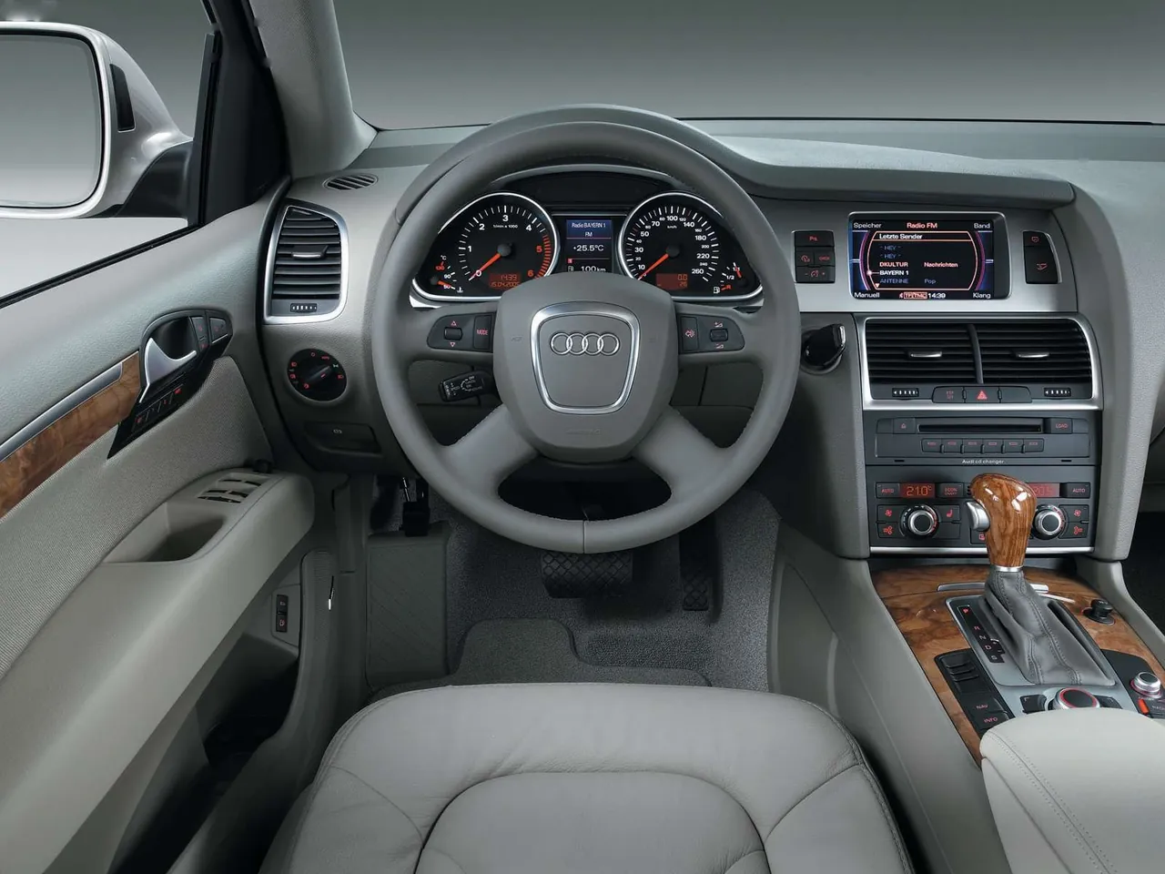 Audi Q7 (2006) – interiér