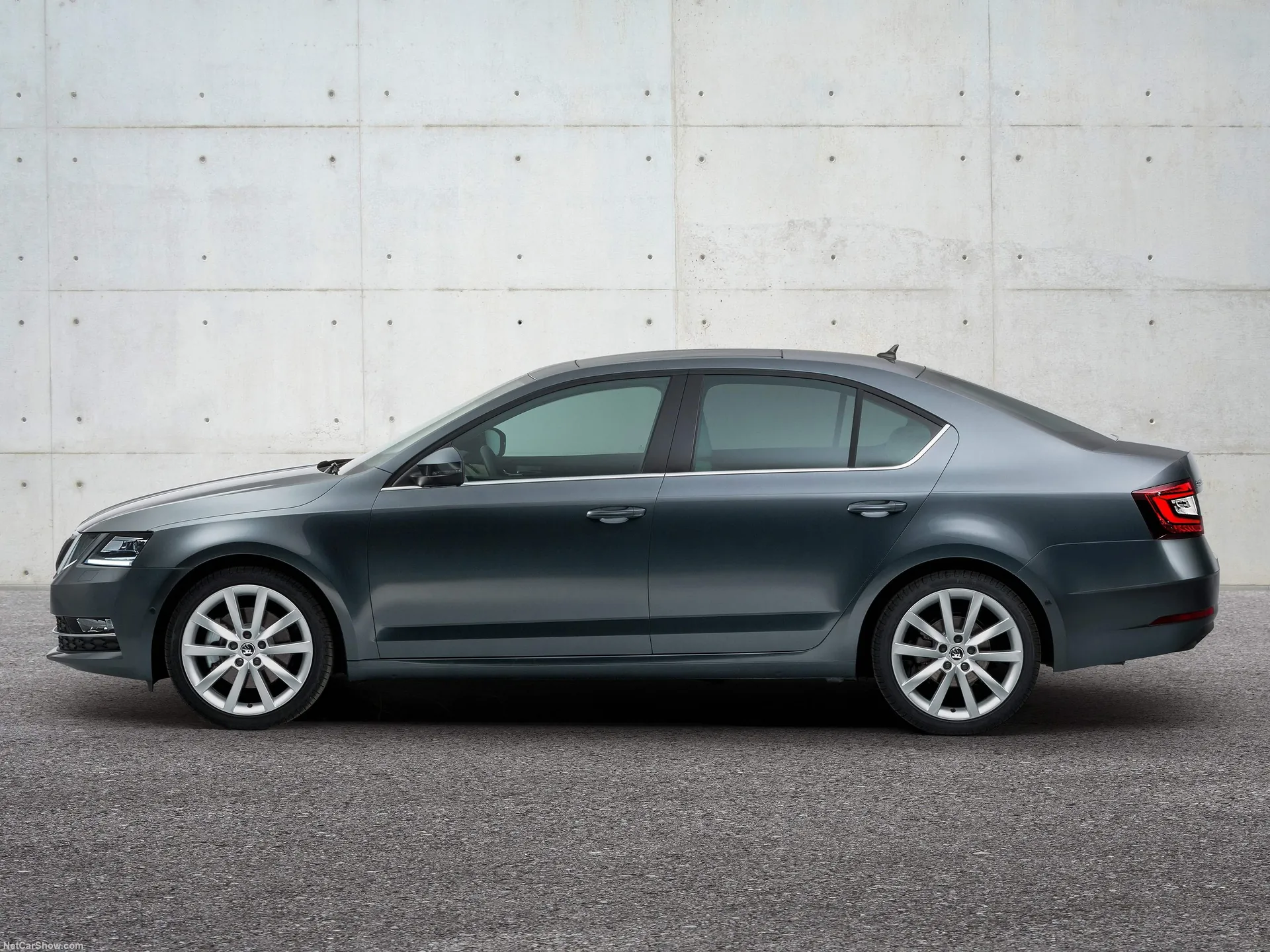 Skoda Octavia (2017) – boční profil