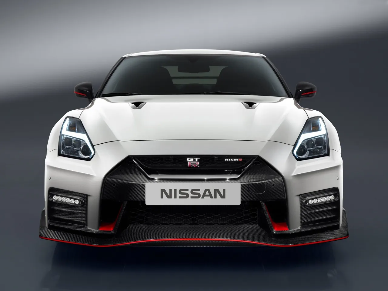 Nissan GT-R Nismo (2017) – zepředu