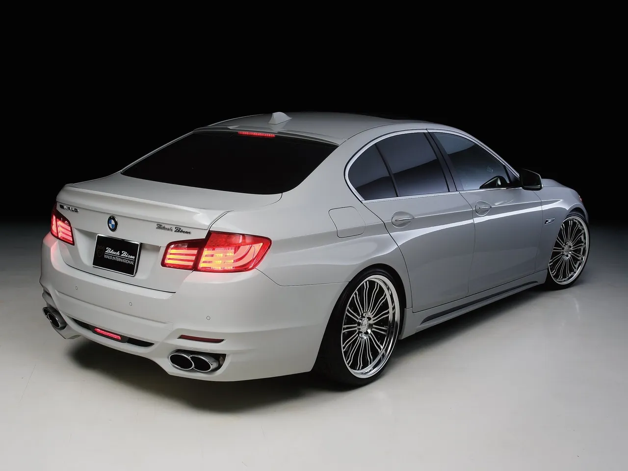 Wald BMW 5-Series F10 (2011) – zadní tříčtvrteční pohled