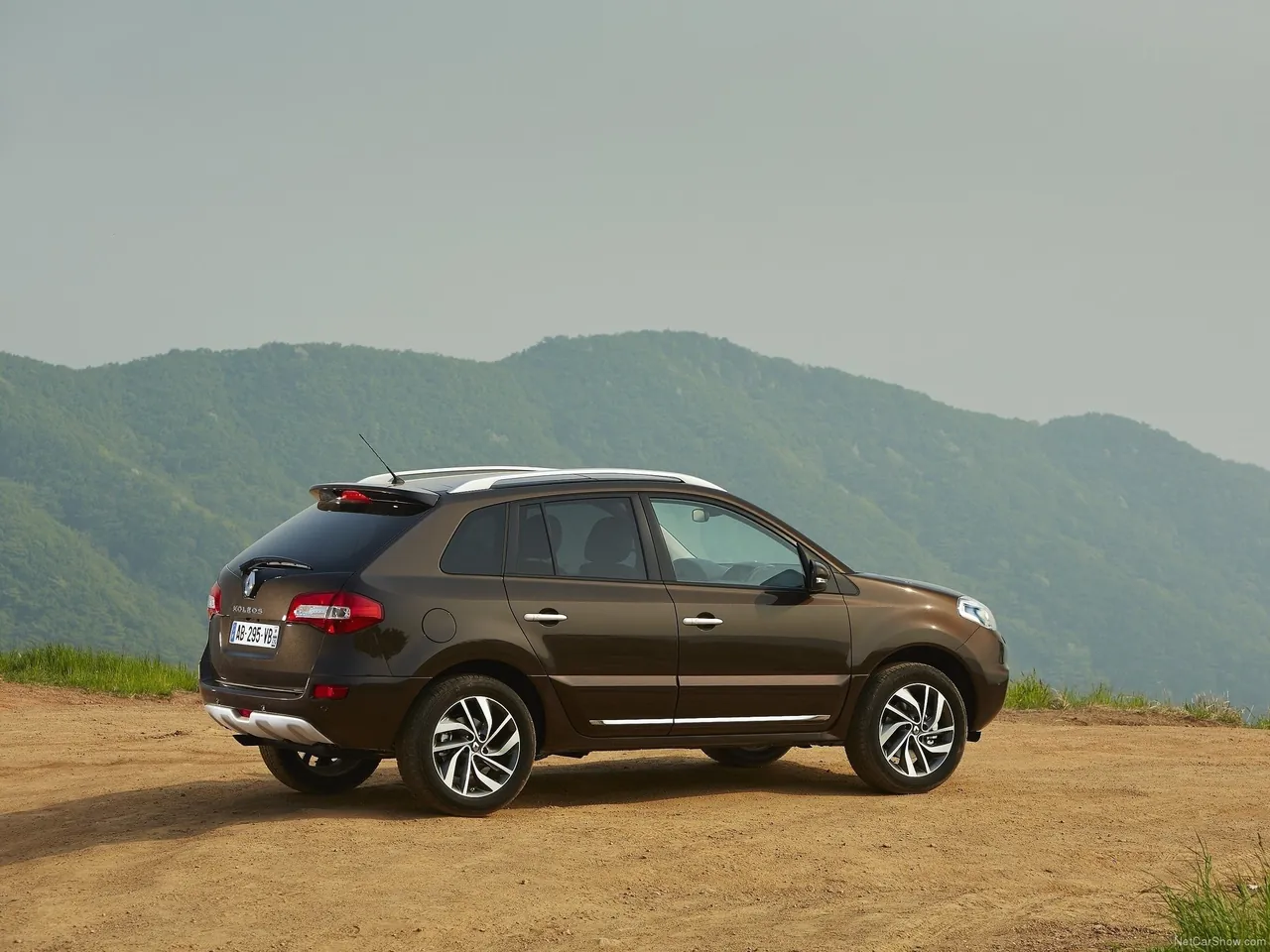 Renault Koleos (2014) – zadní tříčtvrteční pohled