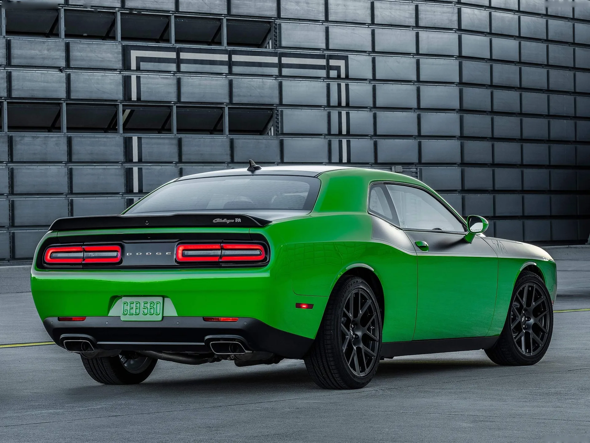 Dodge Challenger TA (2017) – zadní tříčtvrteční pohled