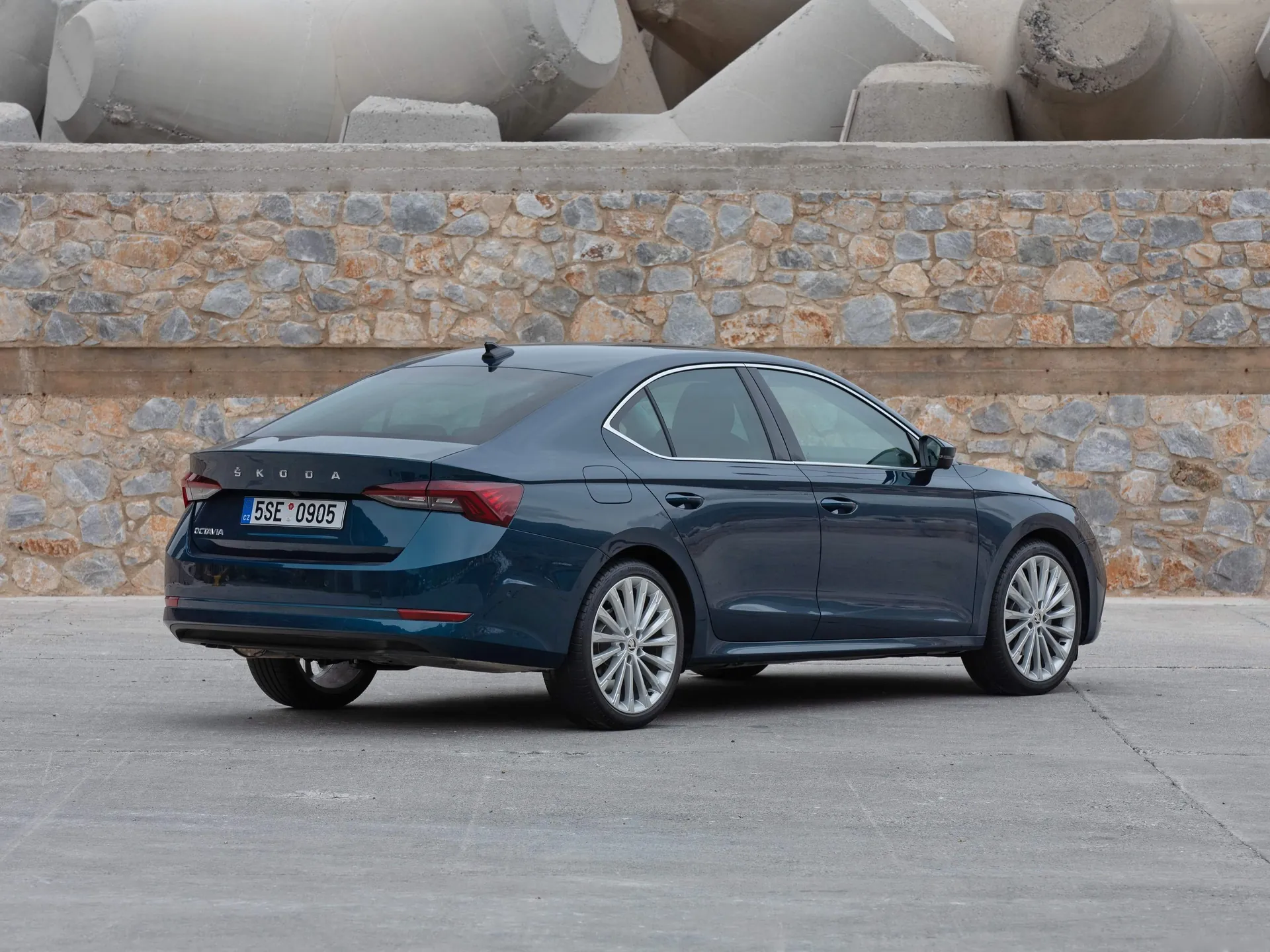Skoda Octavia (2020) – zadní tříčtvrteční pohled