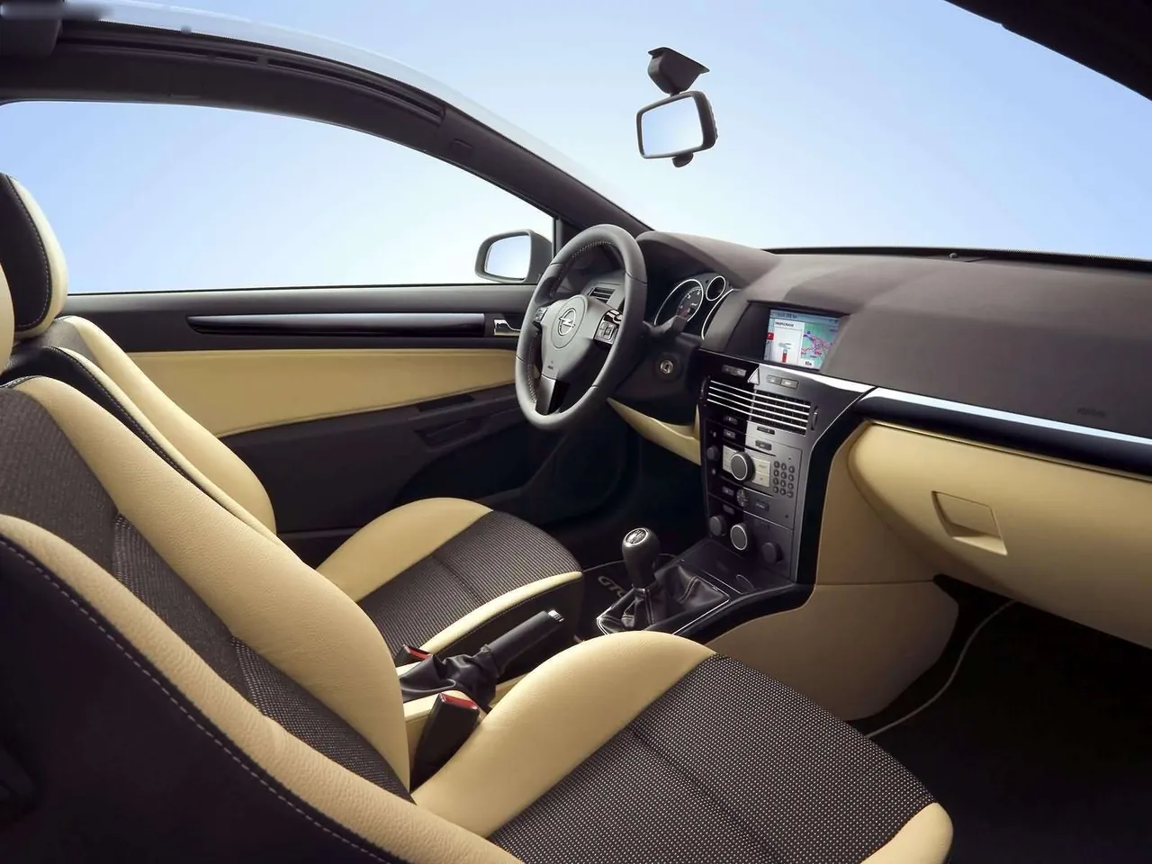 Opel Astra GTC with Panoramic Roof (2005) – interiér