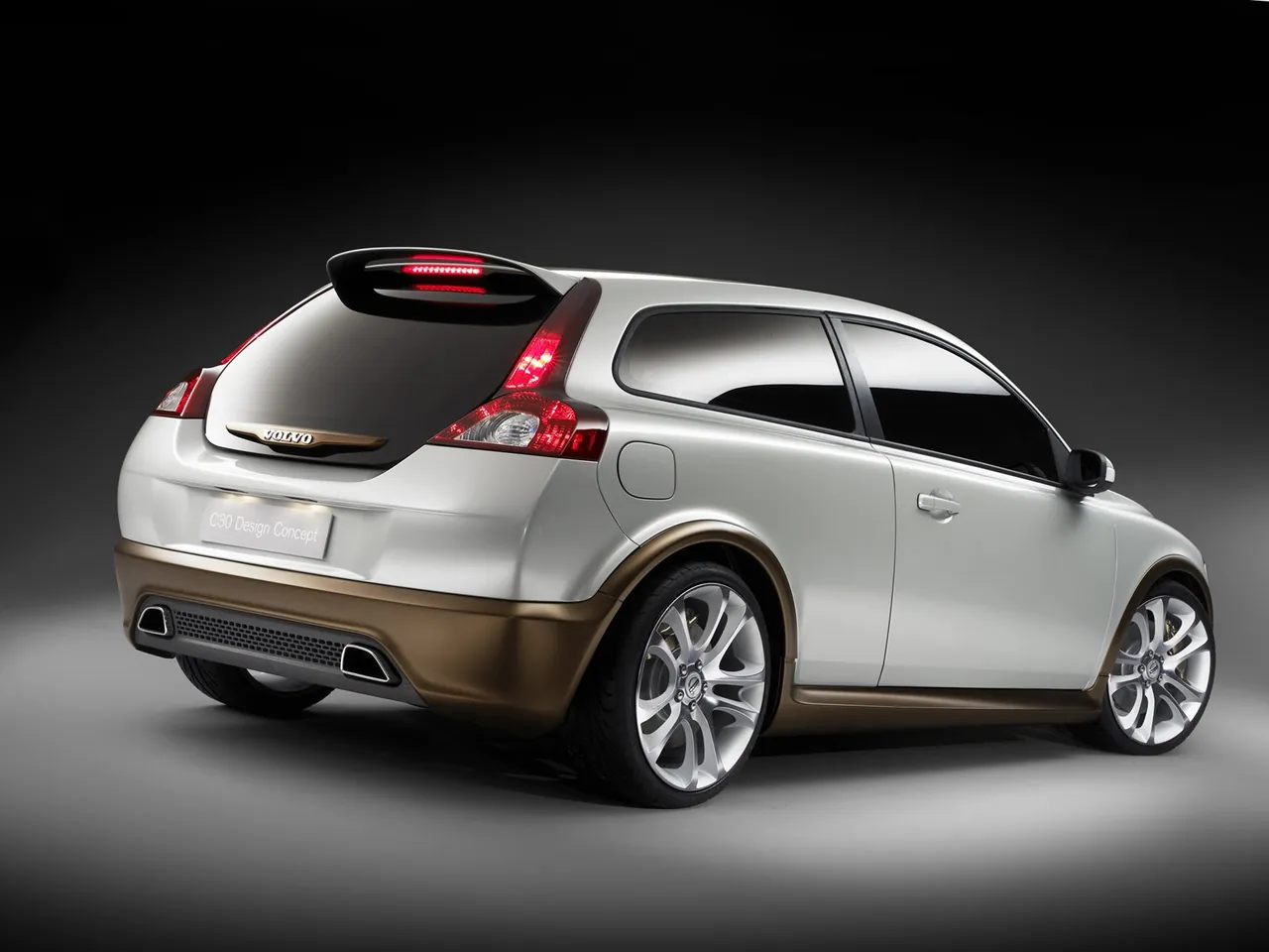 Volvo C30 Design Concept (2005) – zadní tříčtvrteční pohled