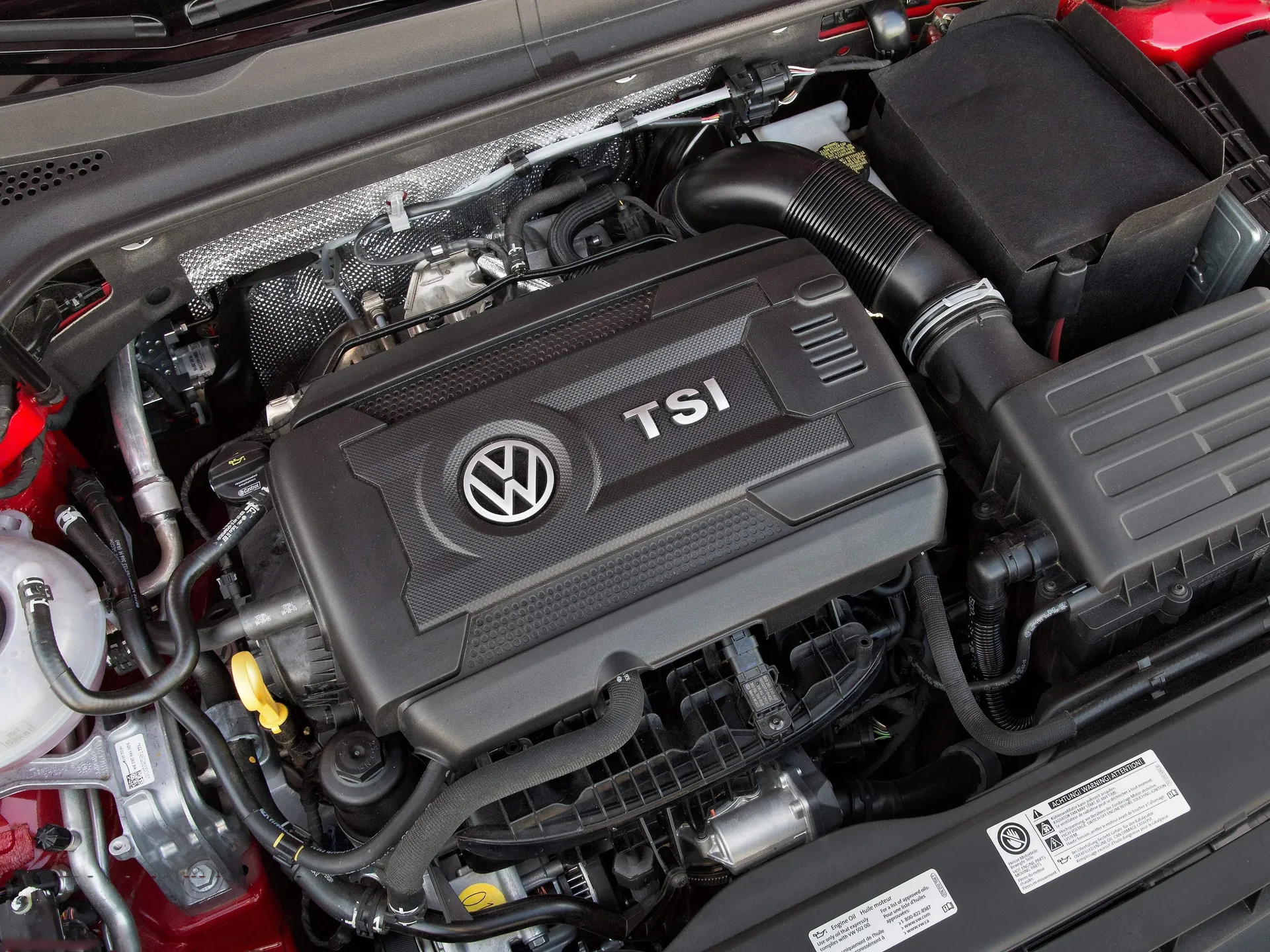 Volkswagen Golf Alltrack (2017) – motorový prostor
