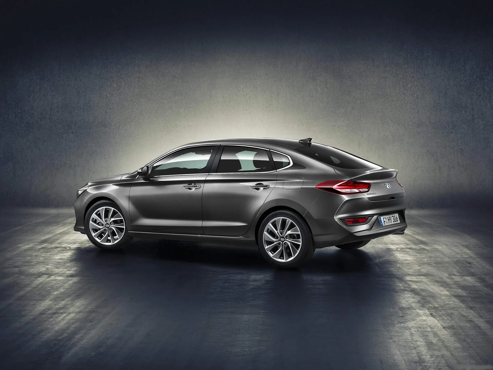 Hyundai i30 Fastback (2018) – zadní tříčtvrteční pohled