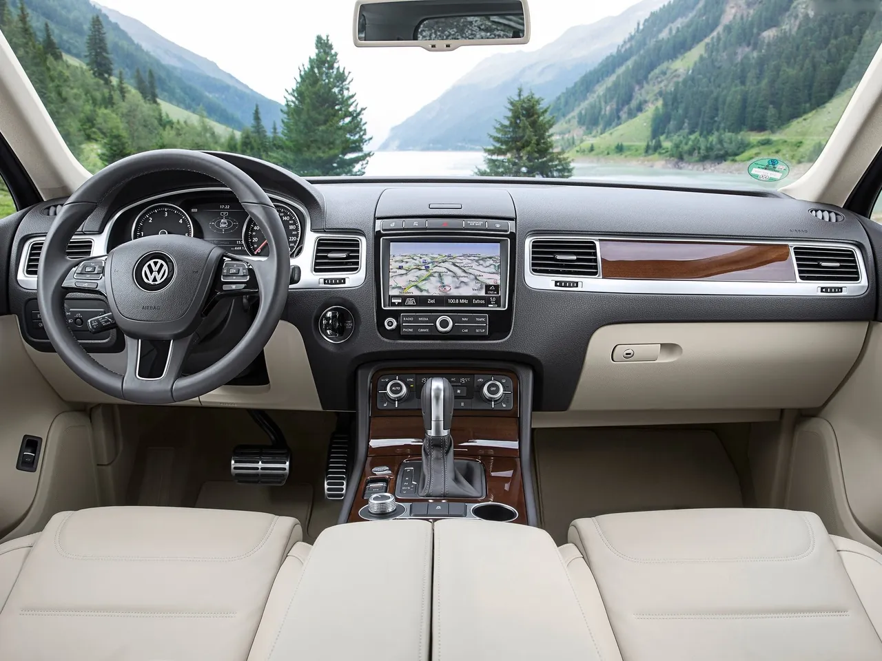 Volkswagen Touareg (2015) - Interior
