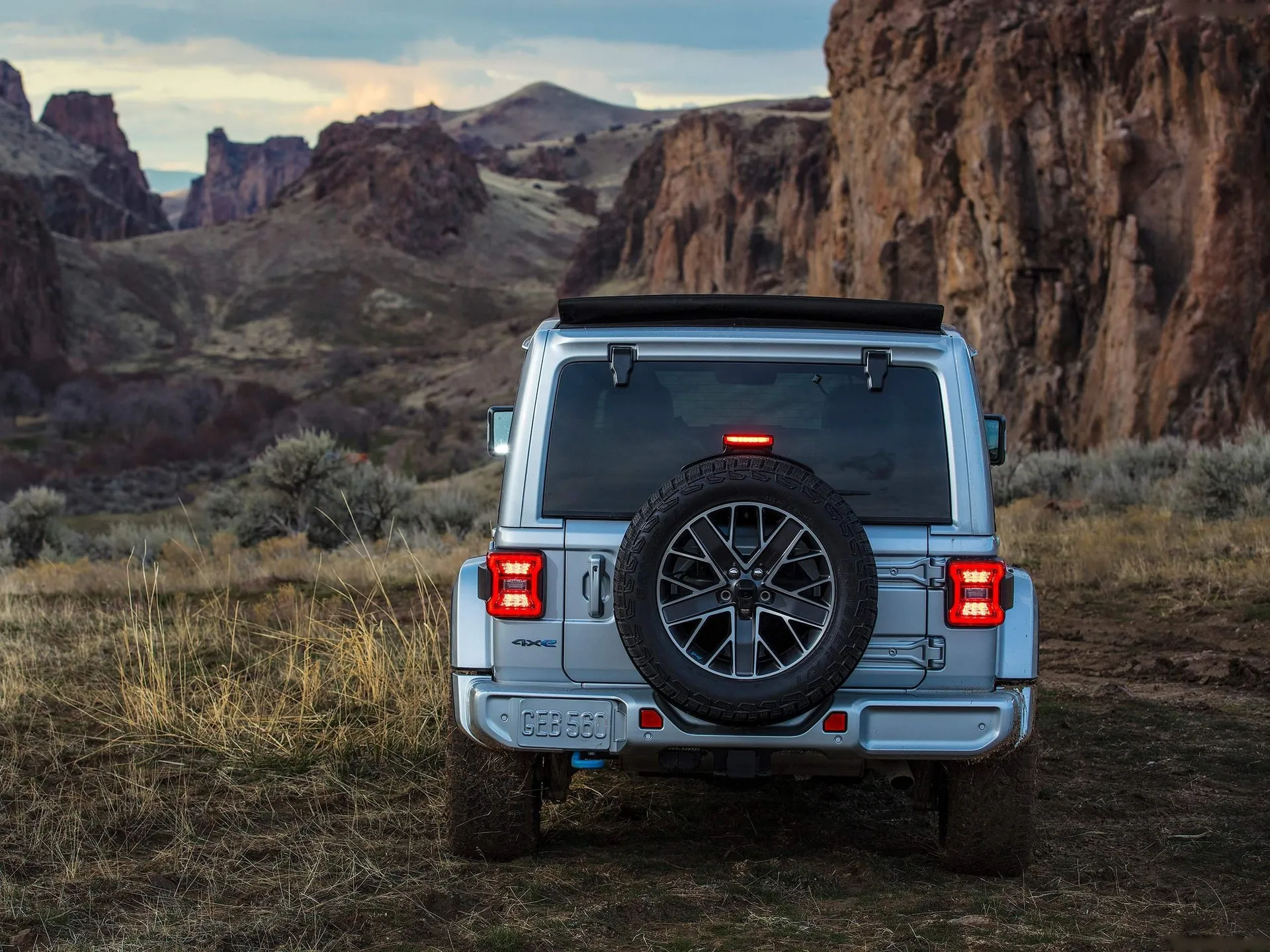 Jeep Wrangler 4xe (2024) – zezadu