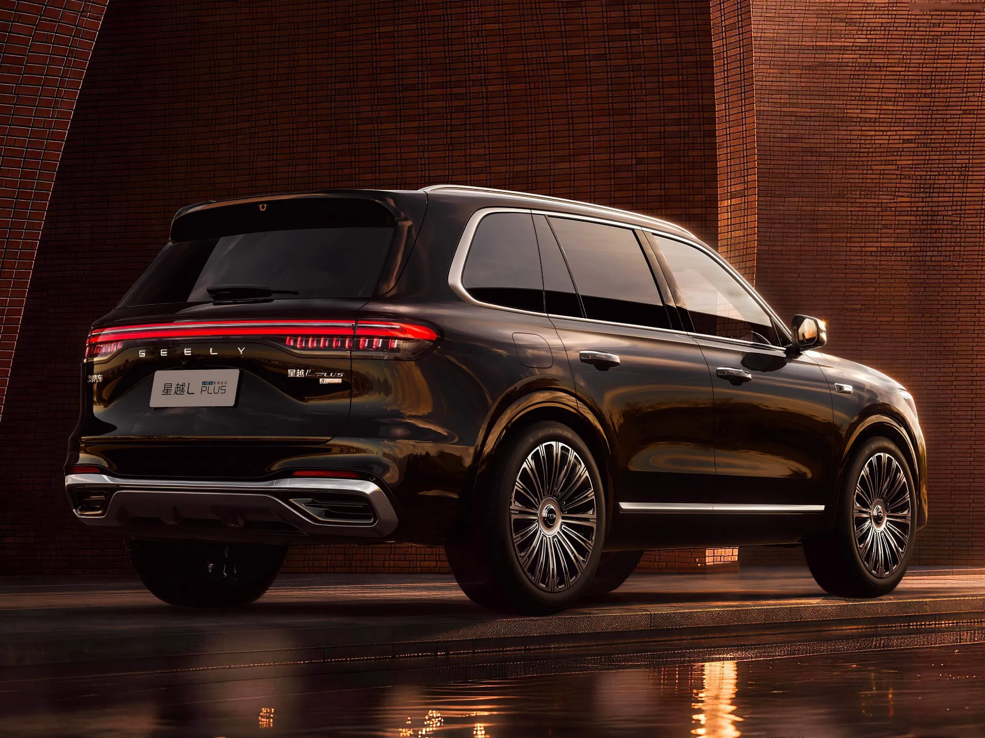 Geely Xingyue L Plus (2027) – zadní tříčtvrteční pohled