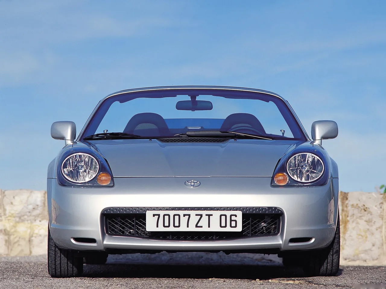 Toyota MR2 (2000) - Front