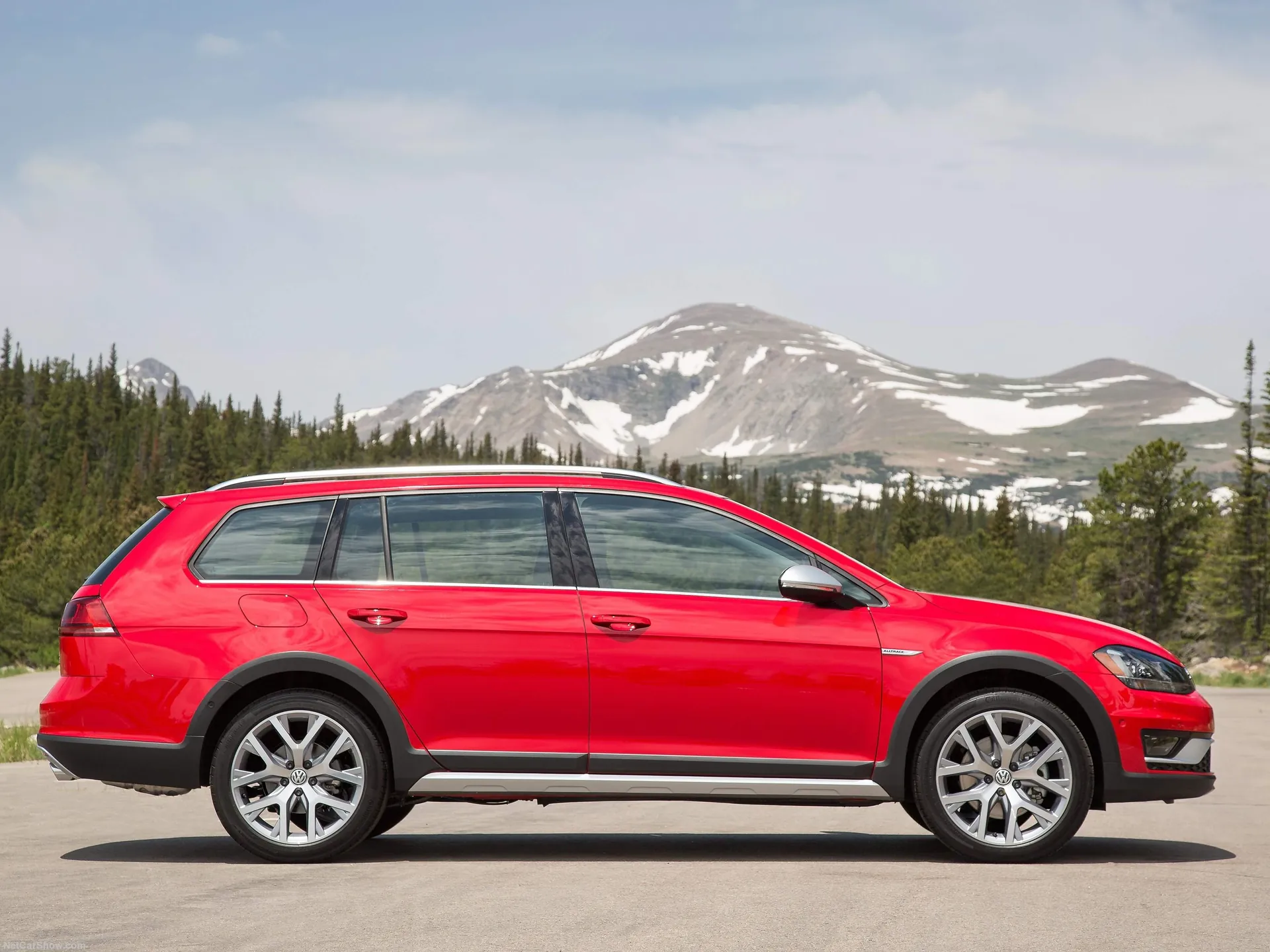 Volkswagen Golf Alltrack (2017) – boční profil