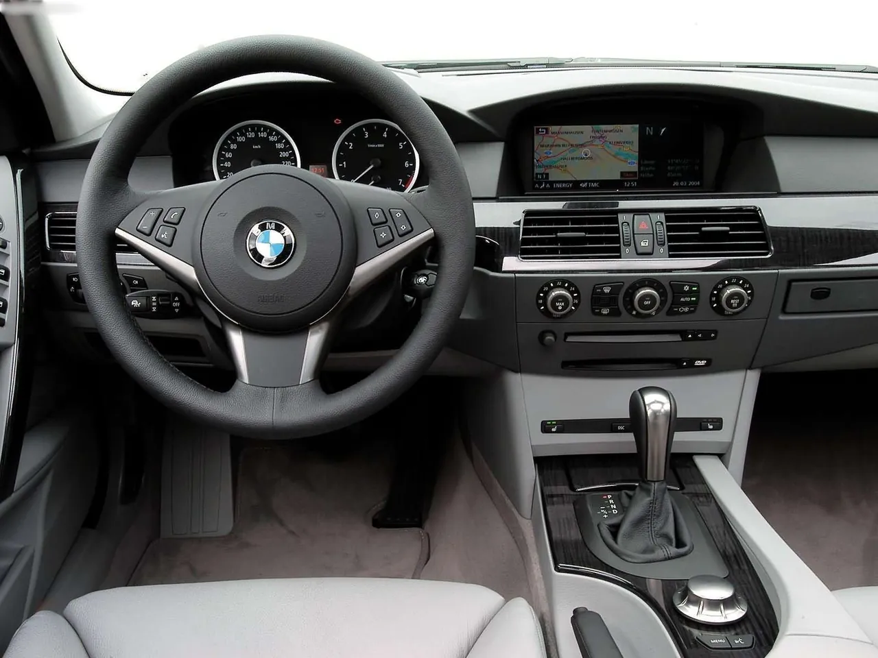 BMW 545i Touring (2005) – interiér