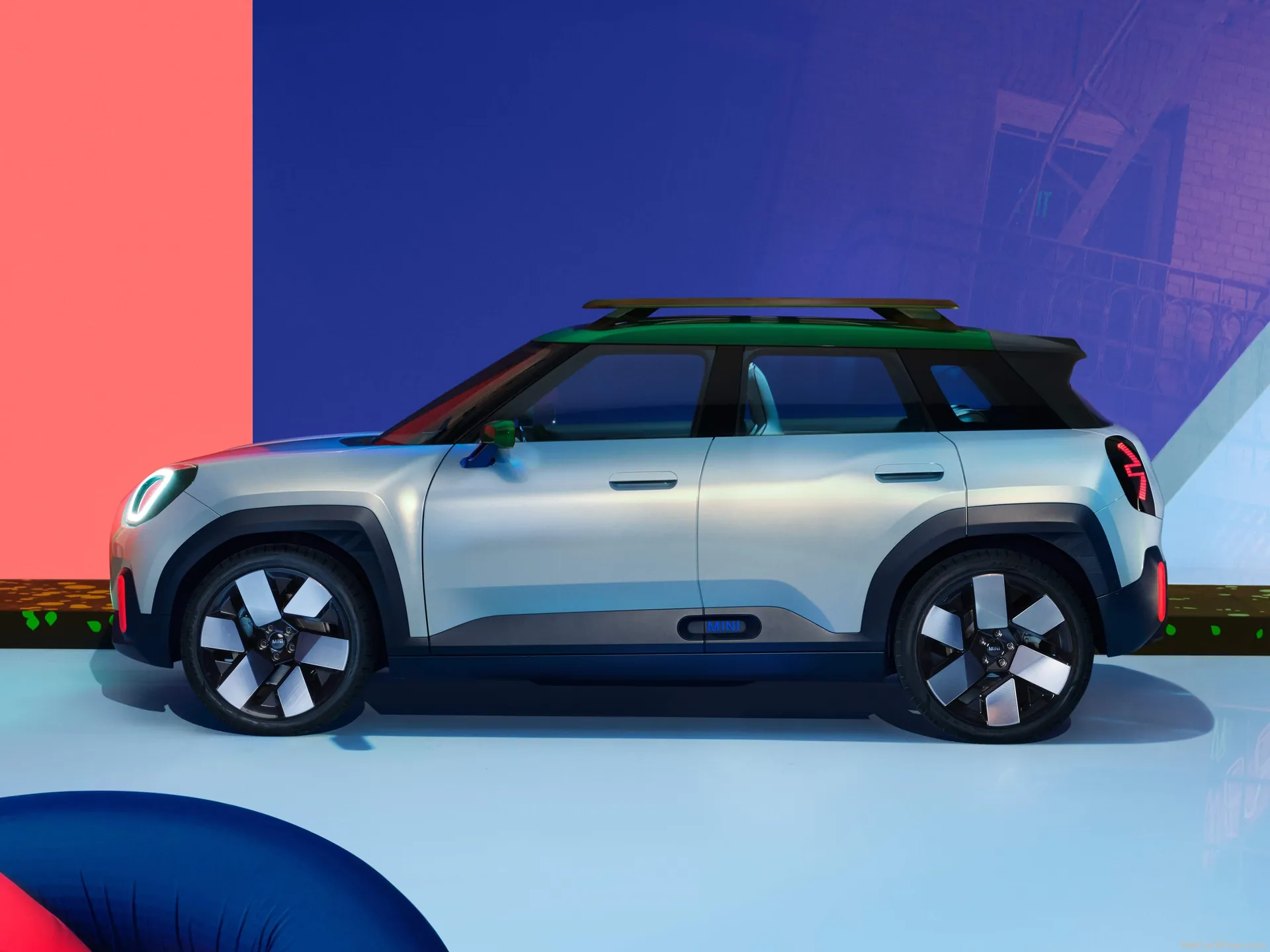 Mini Aceman Concept (2022) – boční profil