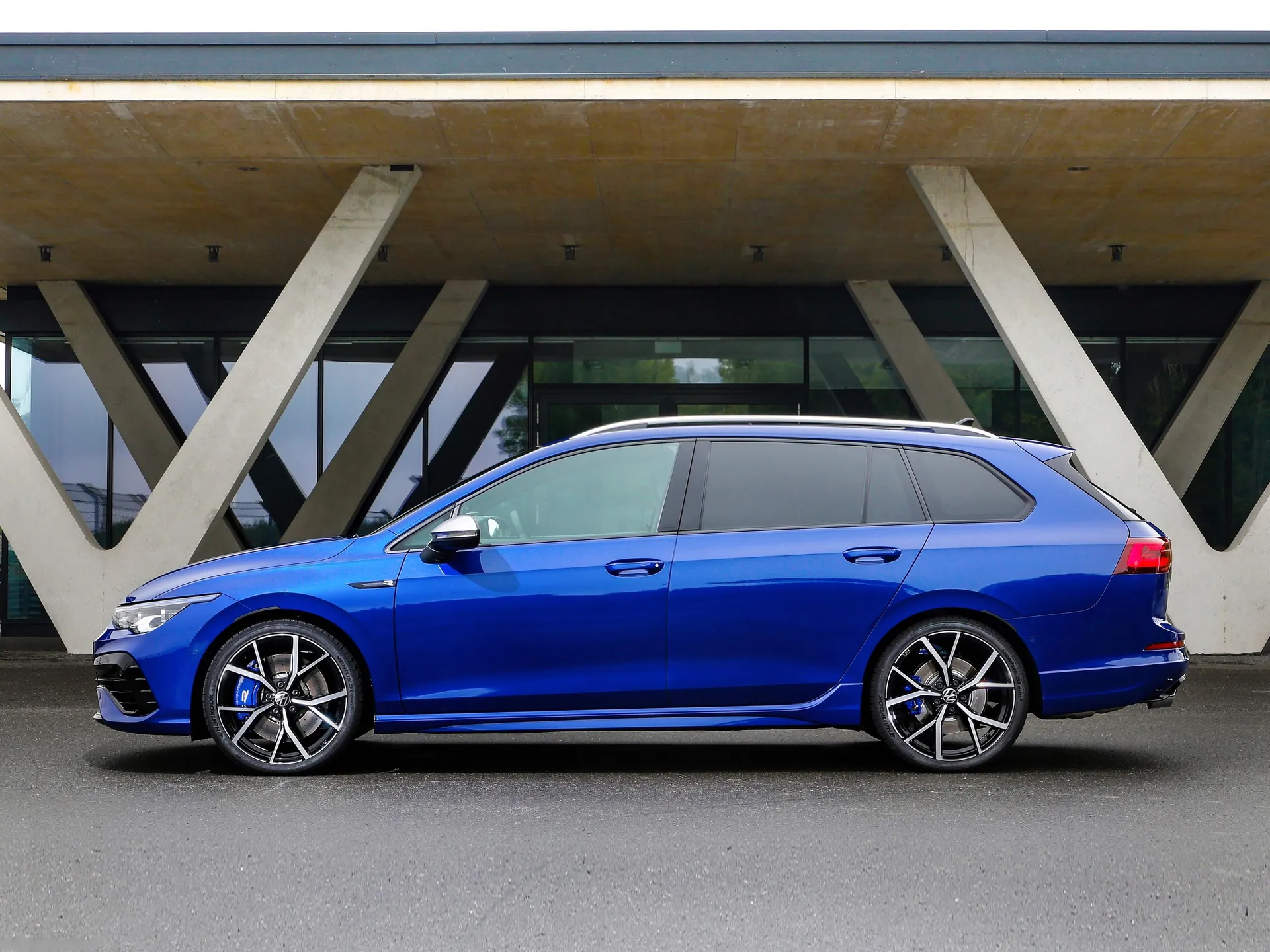 Volkswagen Golf R Estate (2022) – boční profil