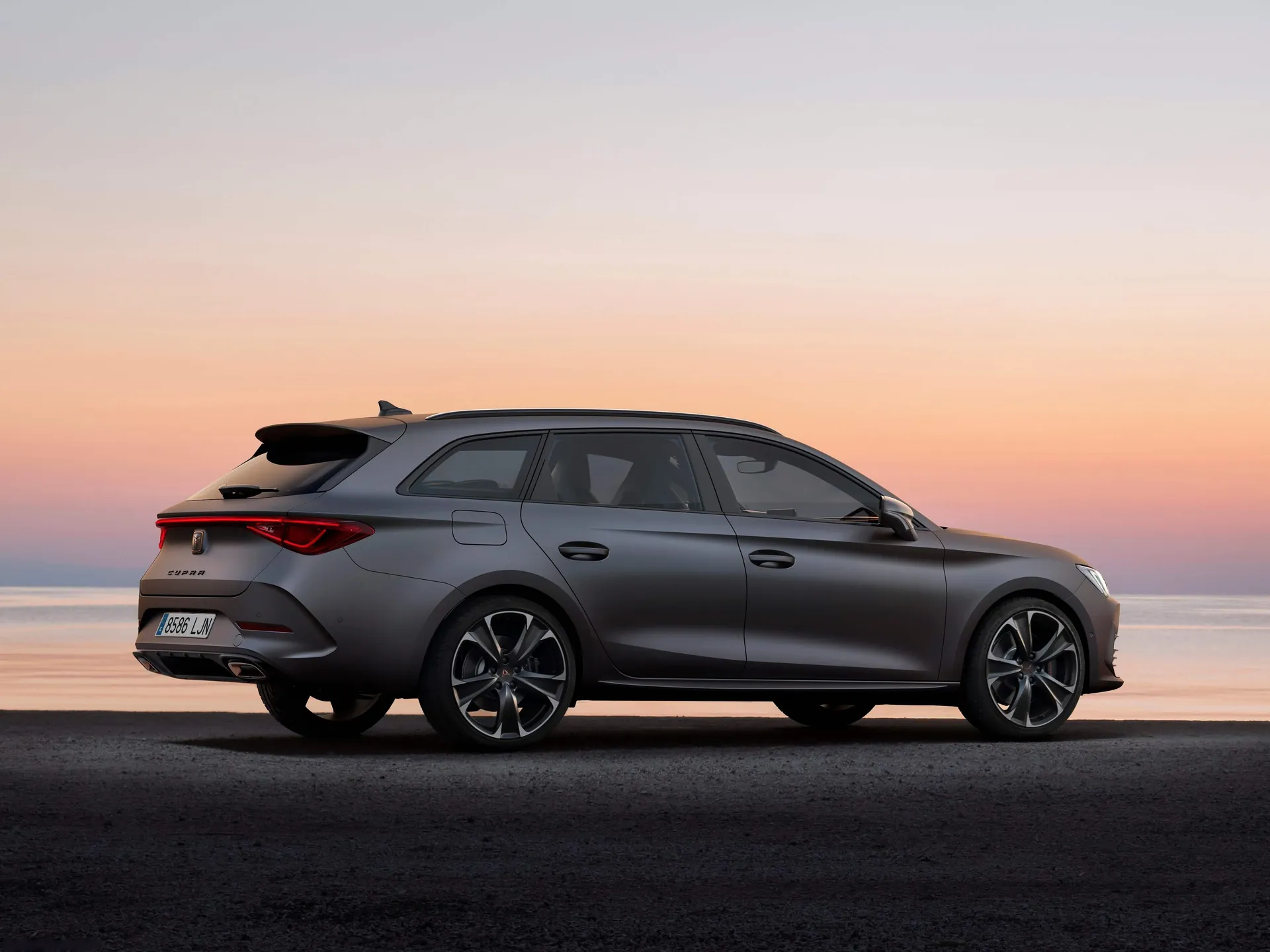 Cupra Leon Sportstourer (2021) – zadní tříčtvrteční pohled