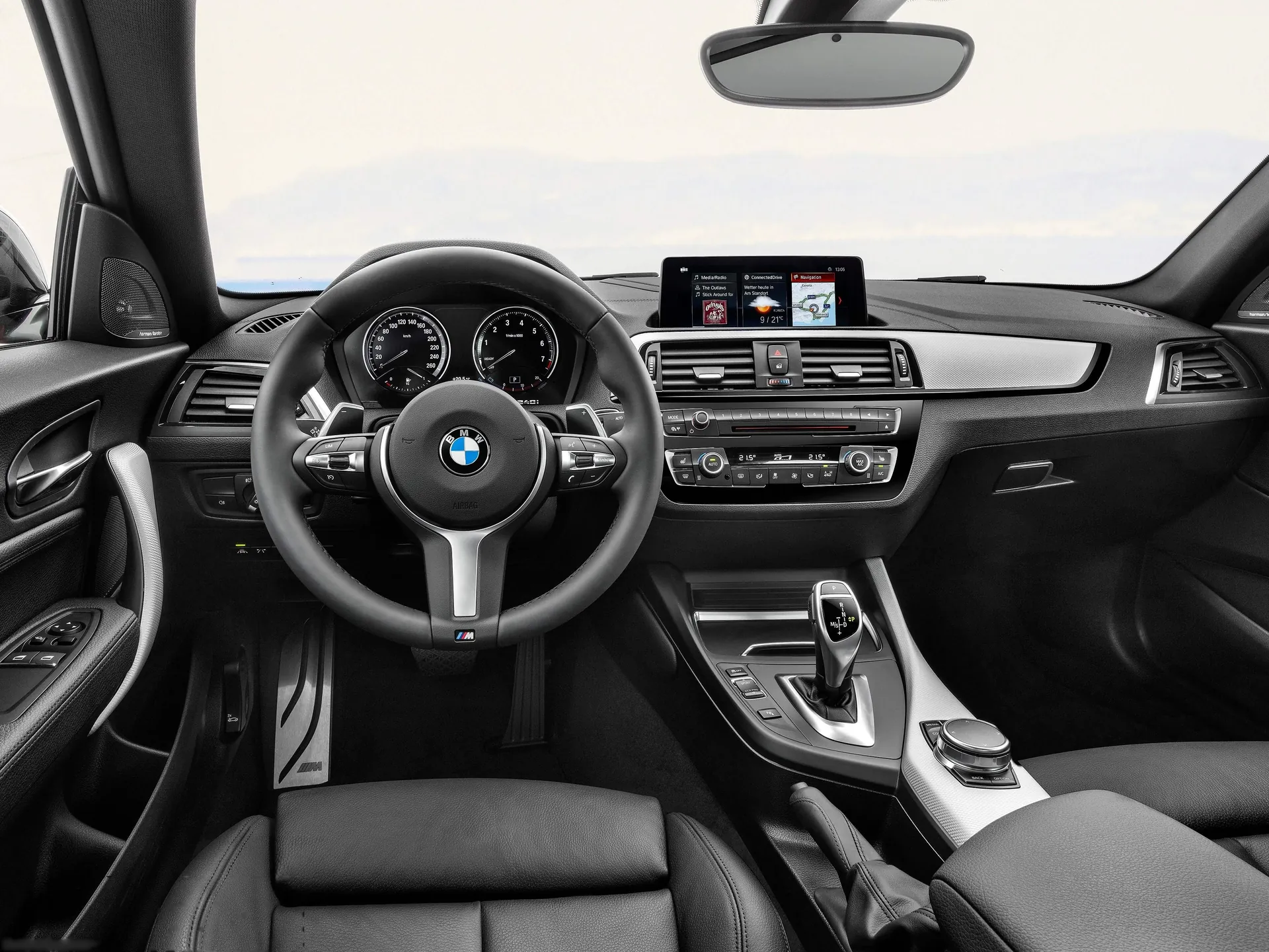 BMW M240i Coupe (2018) - Interior