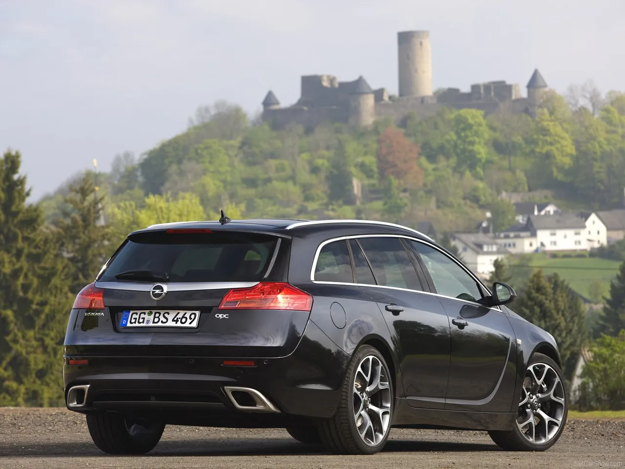 Opel Insignia OPC Sports Tourer (2010) – zadní tříčtvrteční pohled