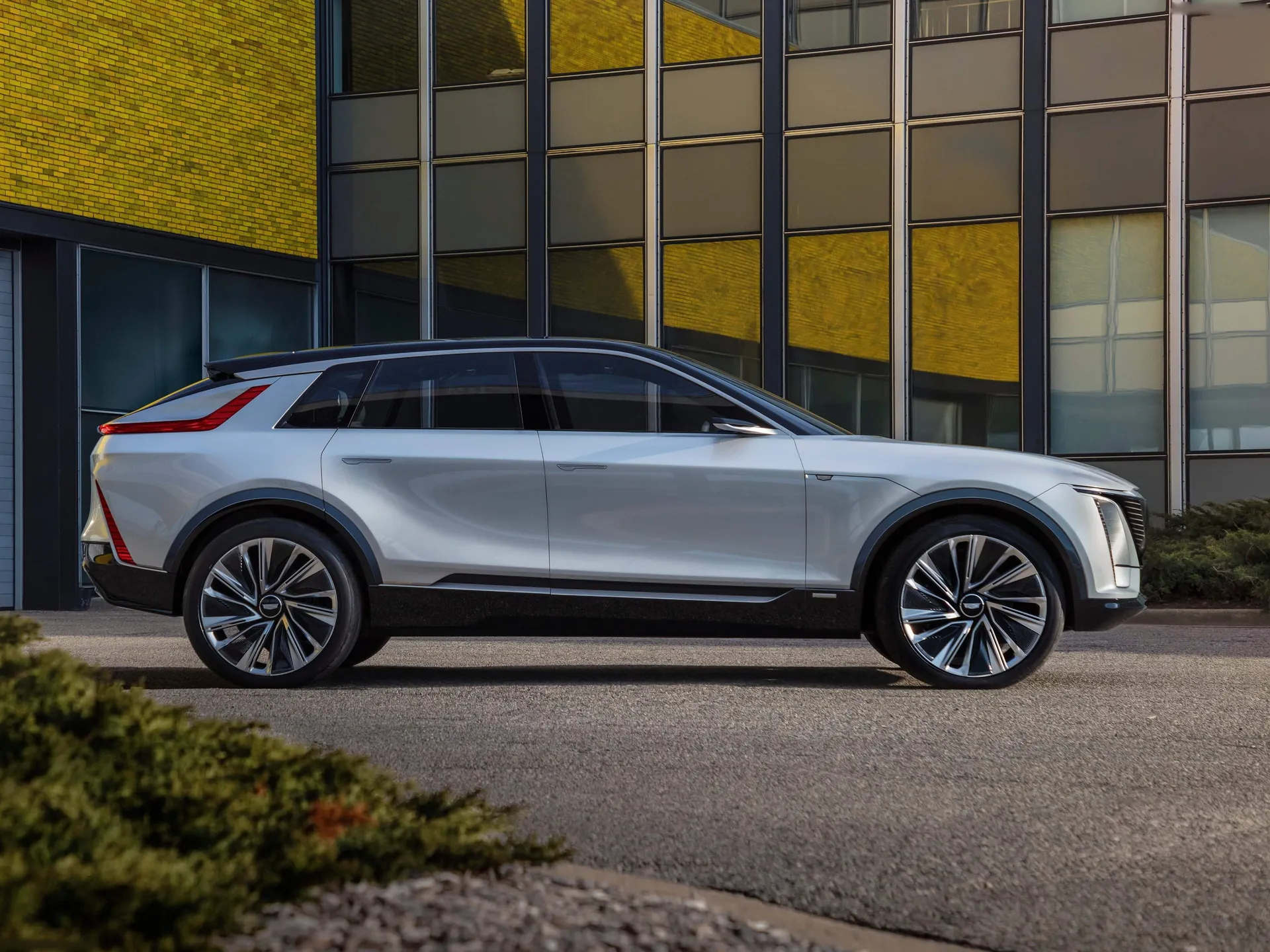 Cadillac Lyriq Concept (2020) – boční profil