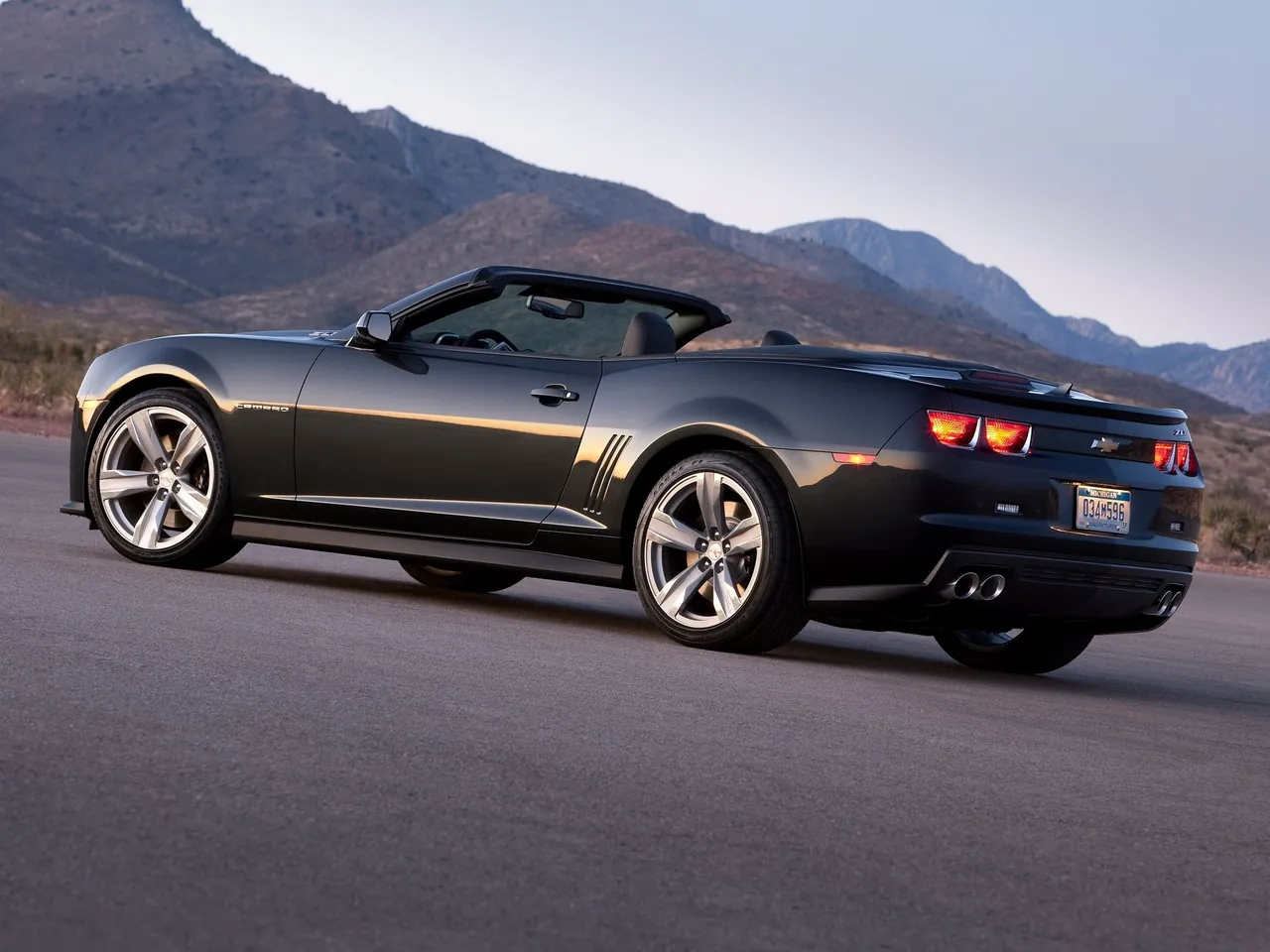 Chevrolet Camaro ZL1 Convertible (2013) – zadní tříčtvrteční pohled