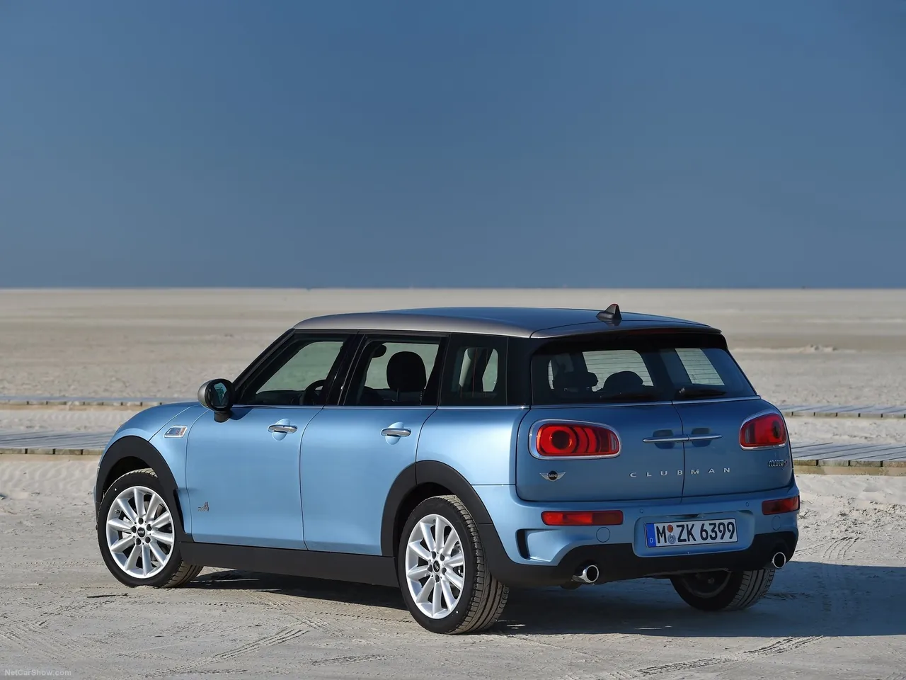 Mini Clubman ALL4 (2016) – zadní tříčtvrteční pohled
