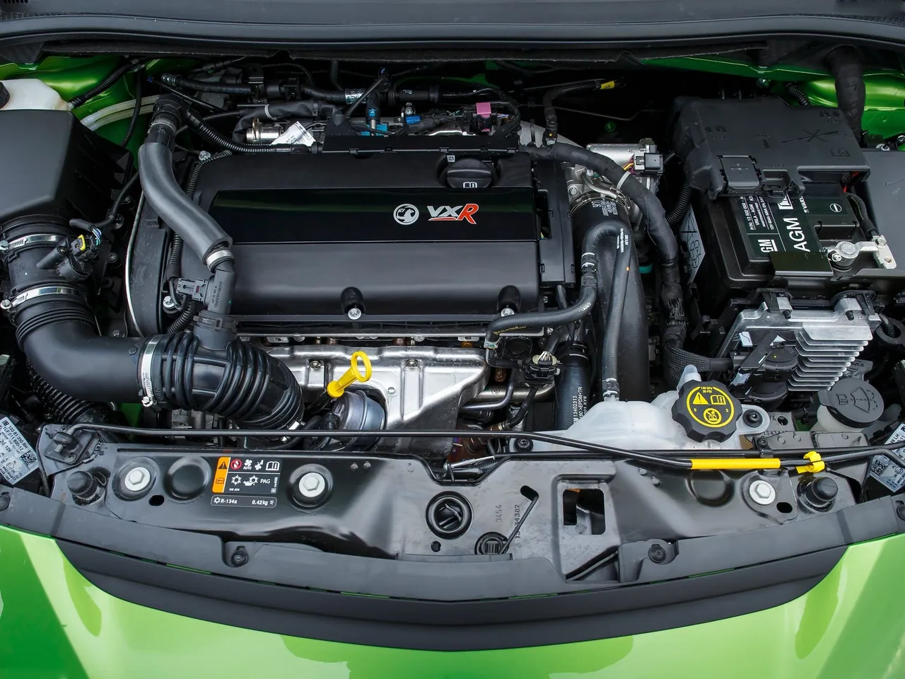Vauxhall Corsa VXR (2016) – motorový prostor