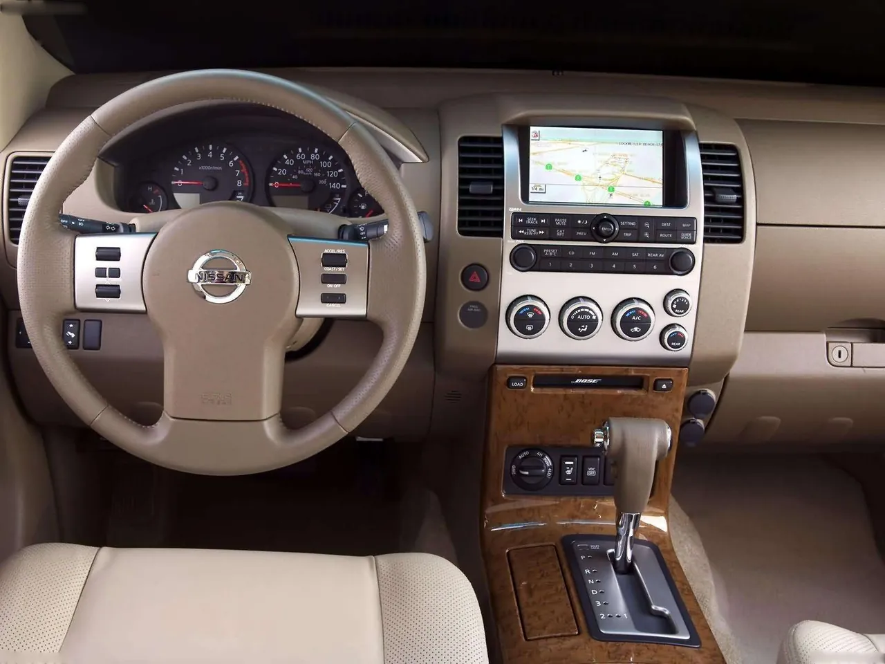 Nissan Pathfinder (2005) – interiér