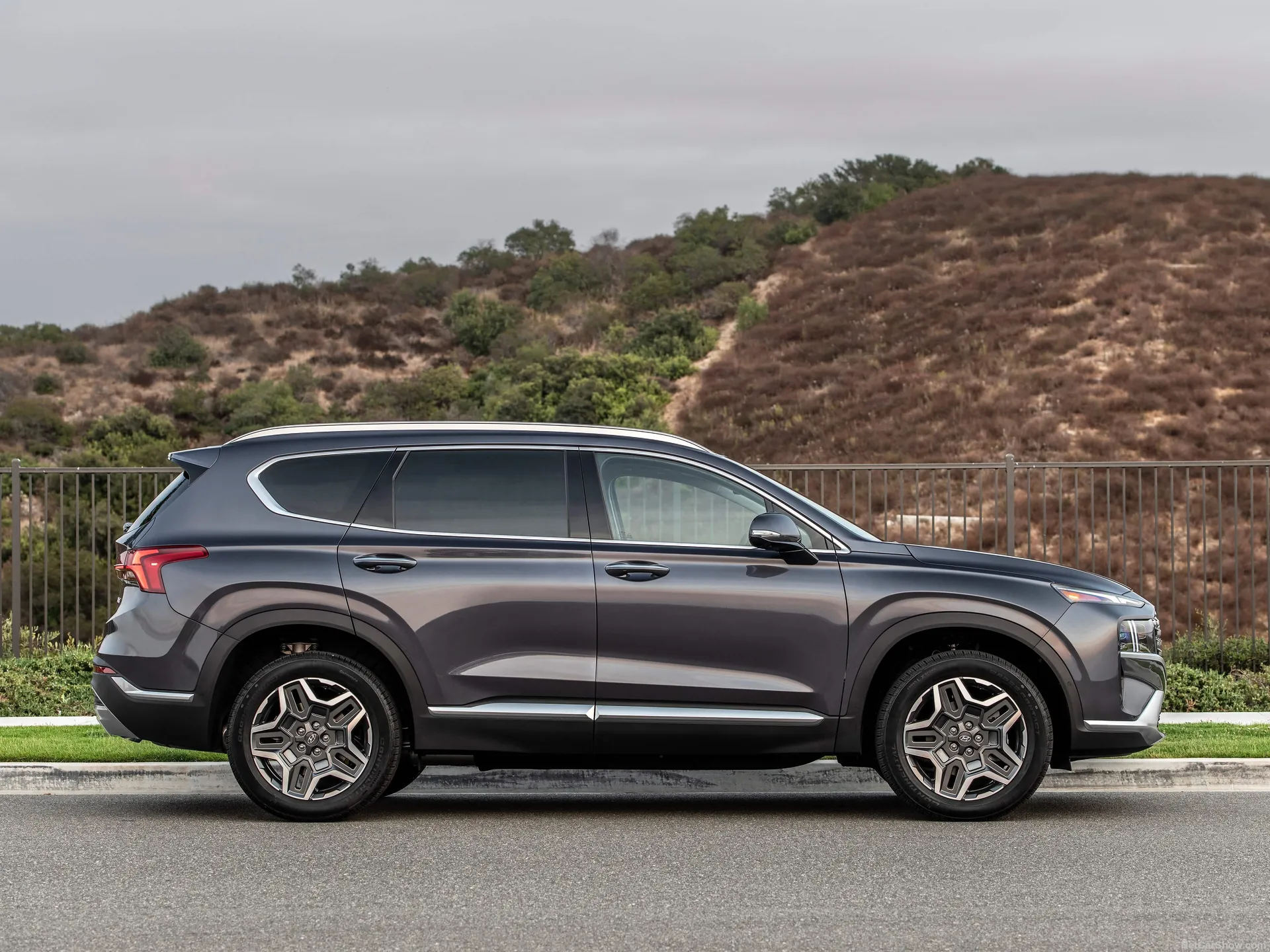 Hyundai Santa Fe [US] (2021) – boční profil