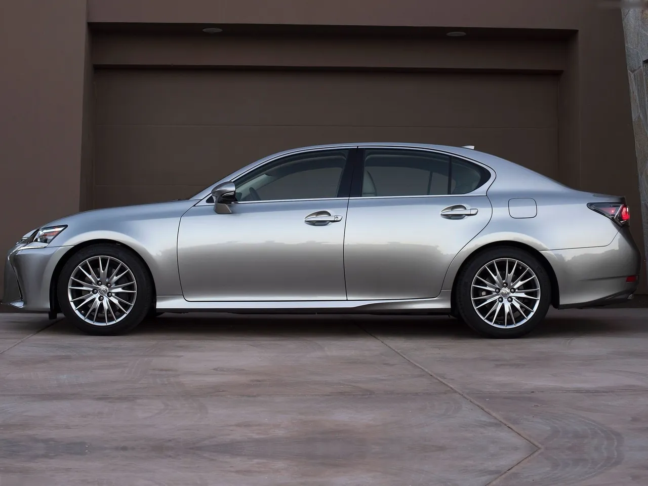 Lexus GS 200t (2016) – boční profil
