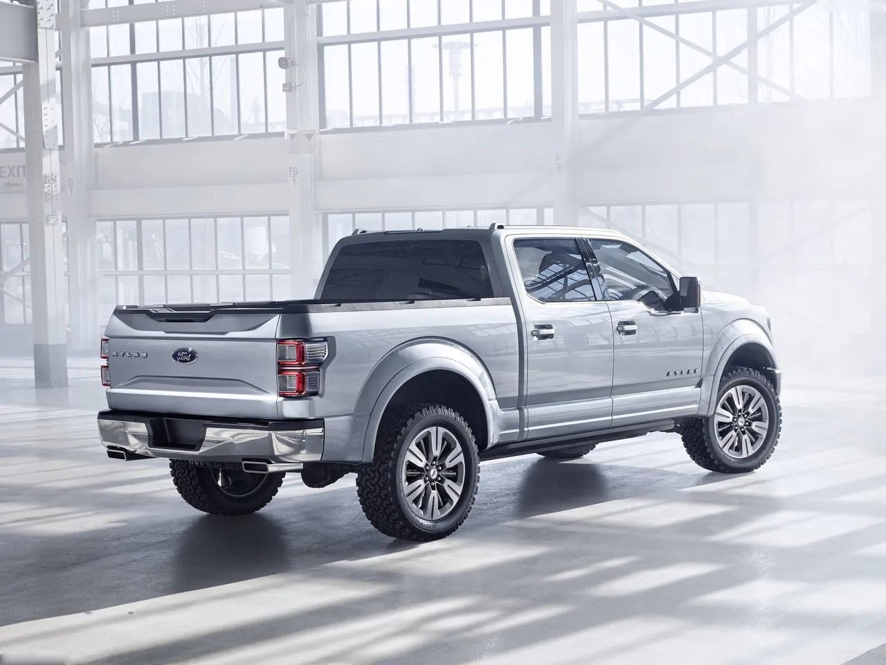 Ford Atlas Concept (2013) – zadní tříčtvrteční pohled